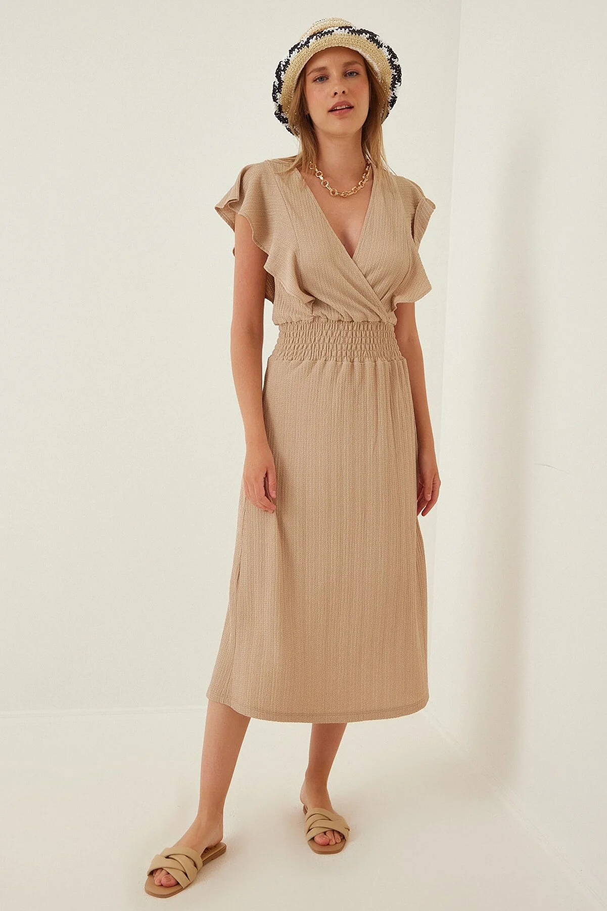 Happiness İstanbul  Damen-Strickkleid mit Keks-Flounce-Struktur CI00025