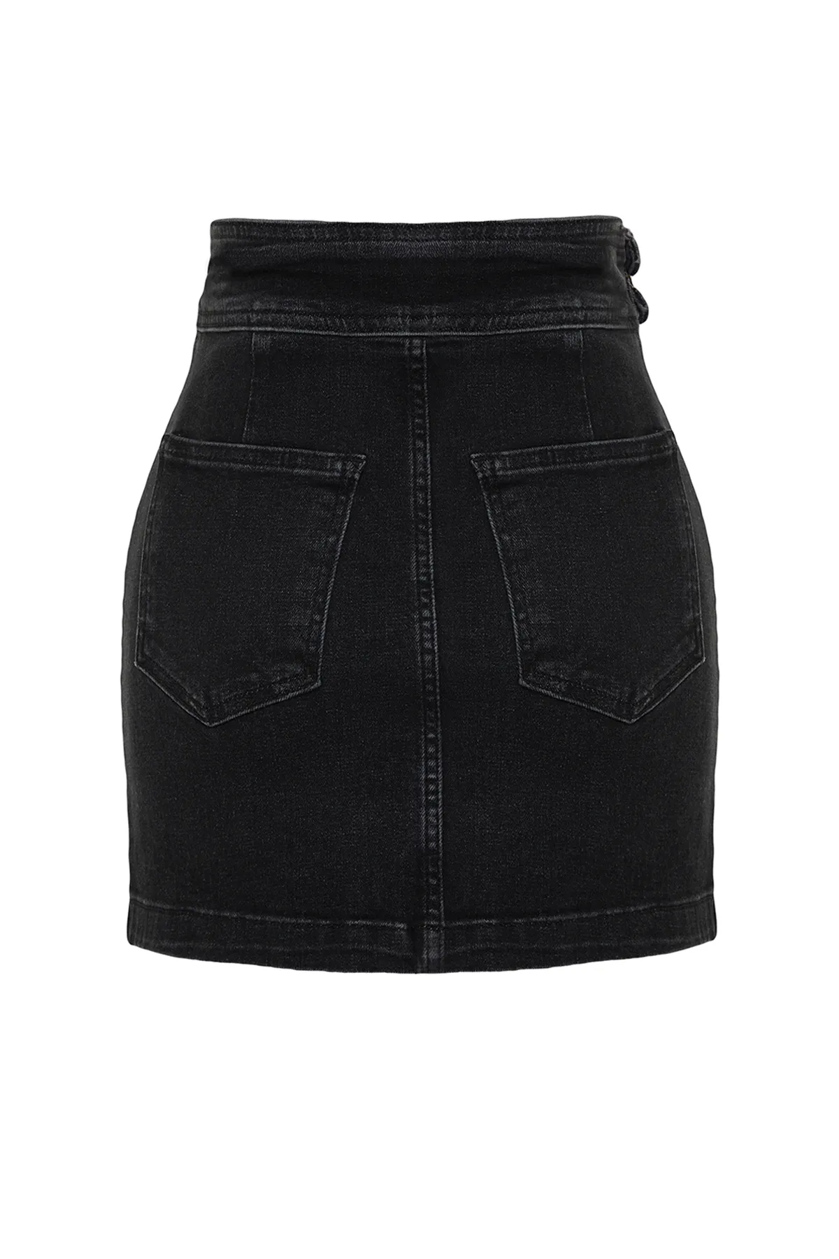 Trendyol Collection  Schwarzer Mini-Jeansrock mit normaler Taille und detailliertem Accessoire TWOSS24ET00013