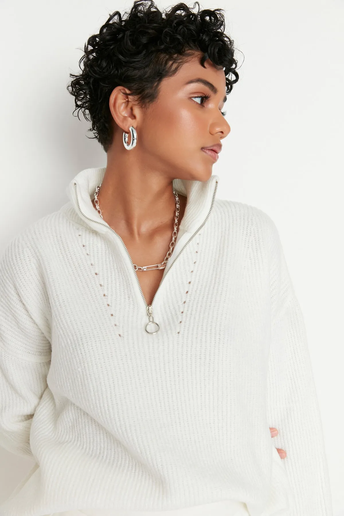 Trendyol Collection  Ecrufarbener, weich strukturierter Strickpullover mit Reißverschluss TWOAW20XS0009
