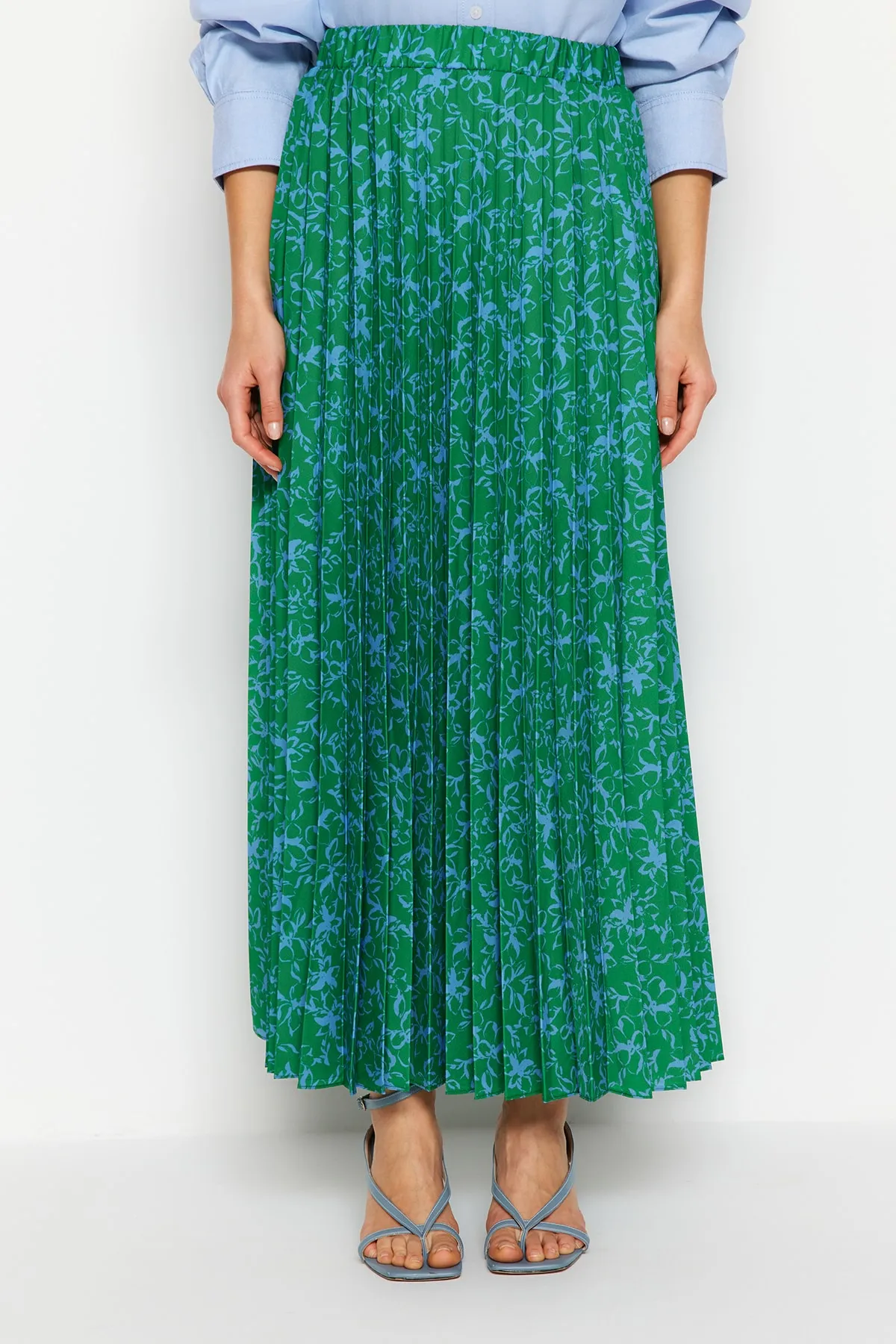 Trendyol Modest  Grüner, plissierter, gewebter Rock mit elastischem Bund und Blumenmuster TCTSS23EE00018
