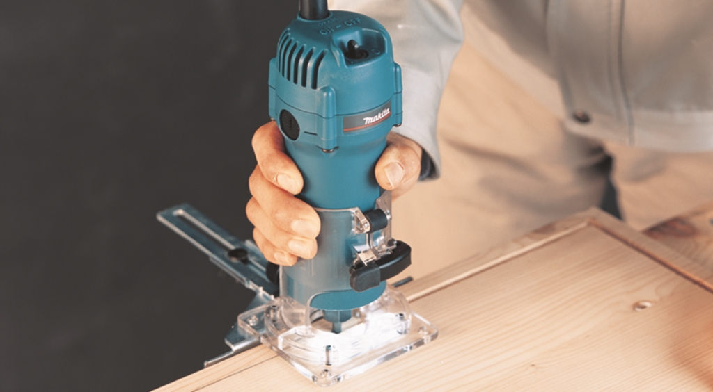 Makita 3707F Kraftfullaste kantfräs med inbyggd xenonbelysning