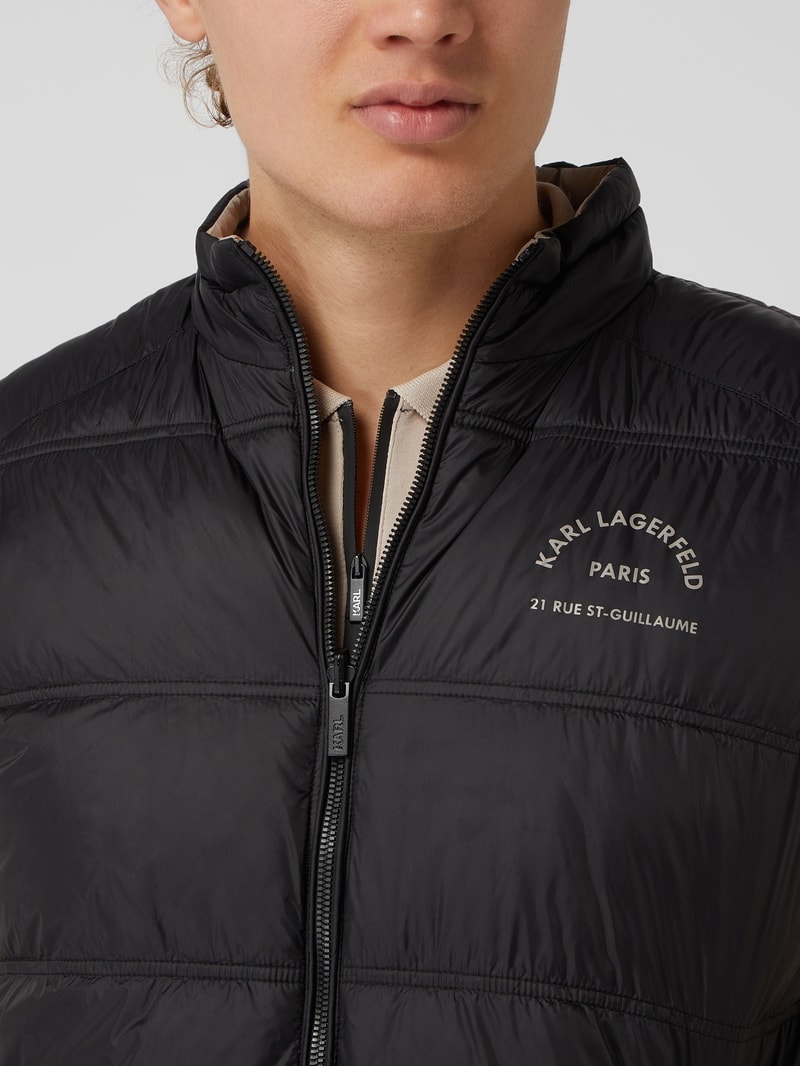 Steppweste mit Label-Print in schwarz