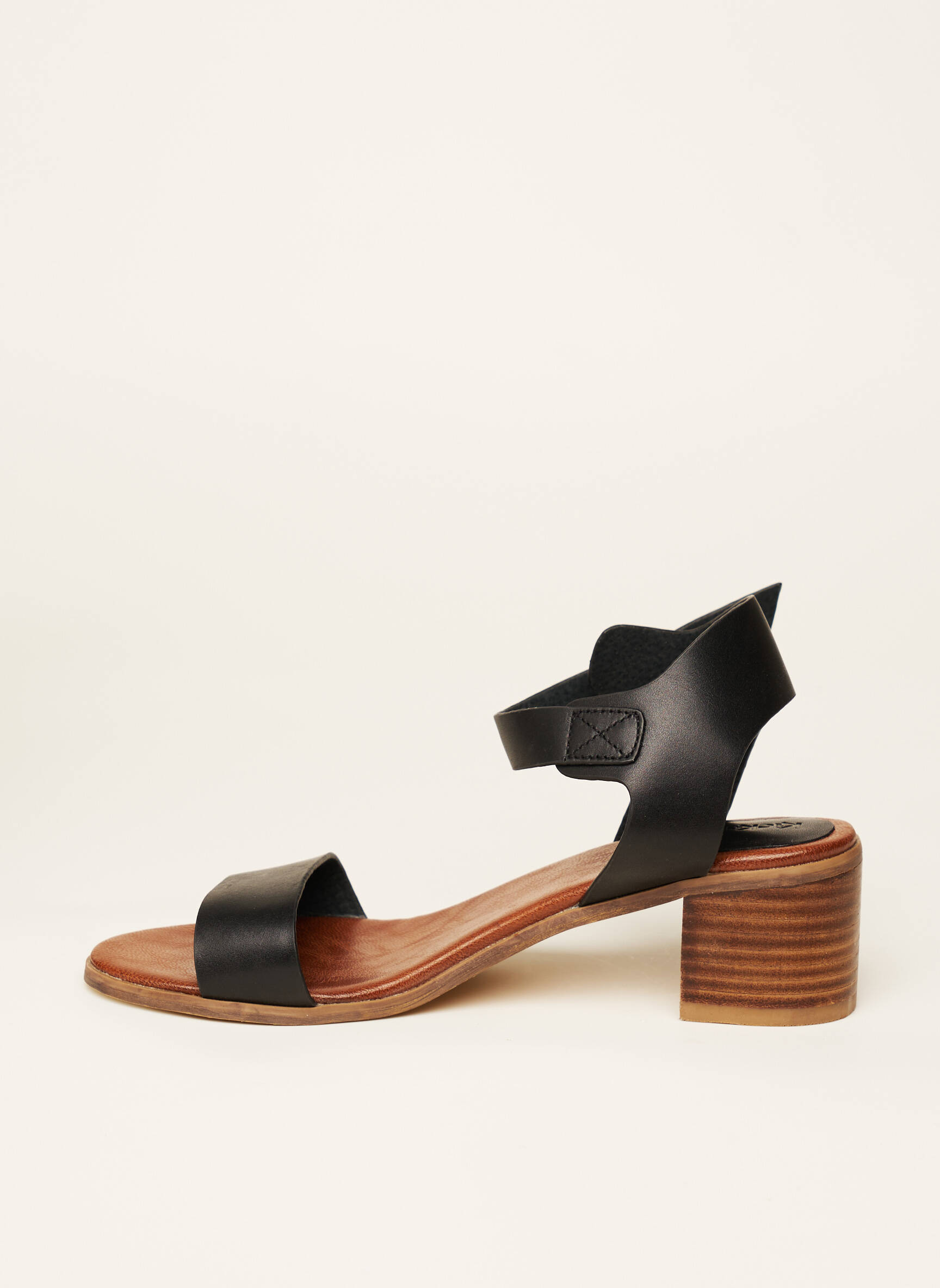 Kickers Sandales Nu Pieds Femme couleur noir