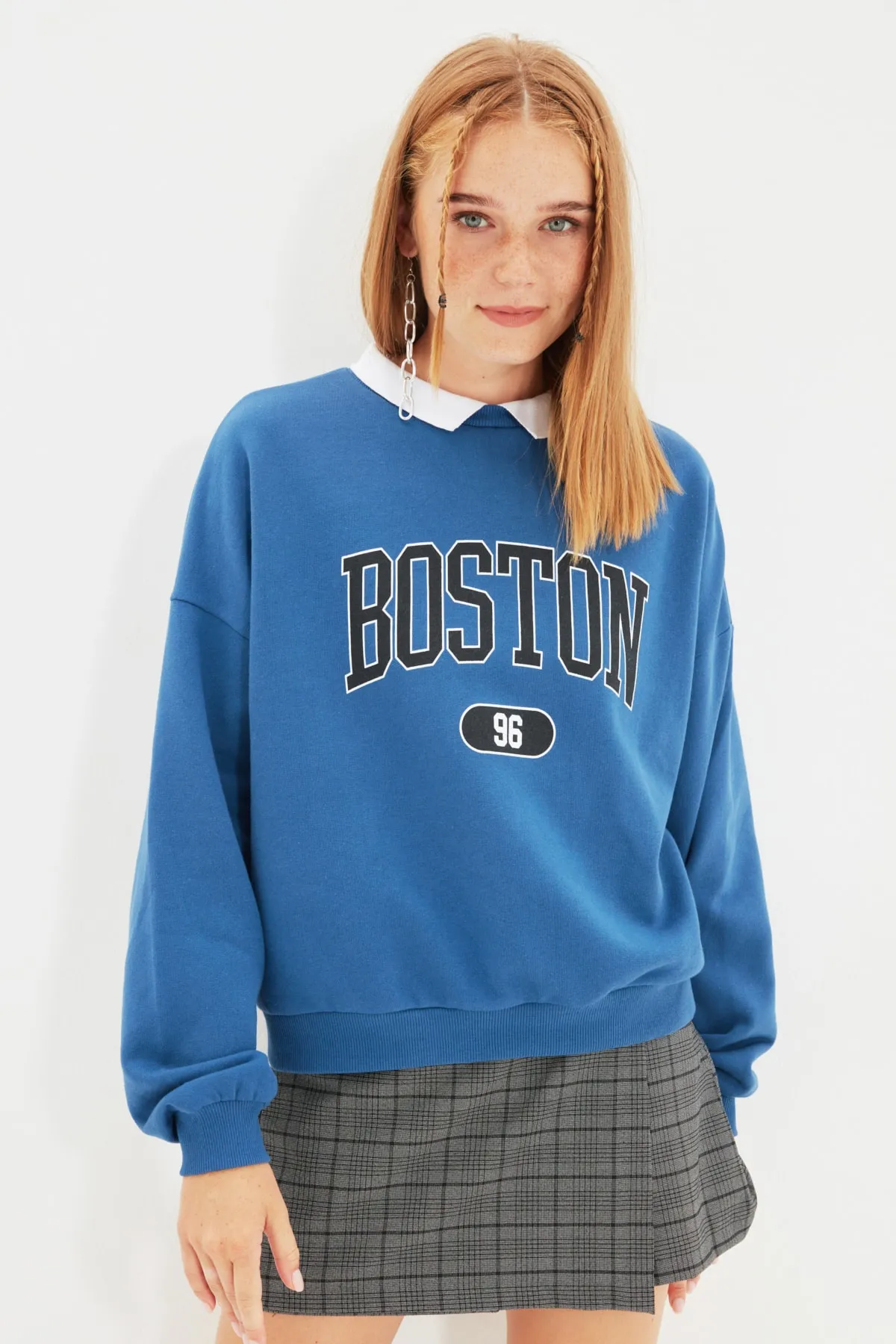 Trendyol Collection  Indigo bedrucktes Boyfriend-Sweatshirt aus dickem Fleece innen TWOSS21SW0171