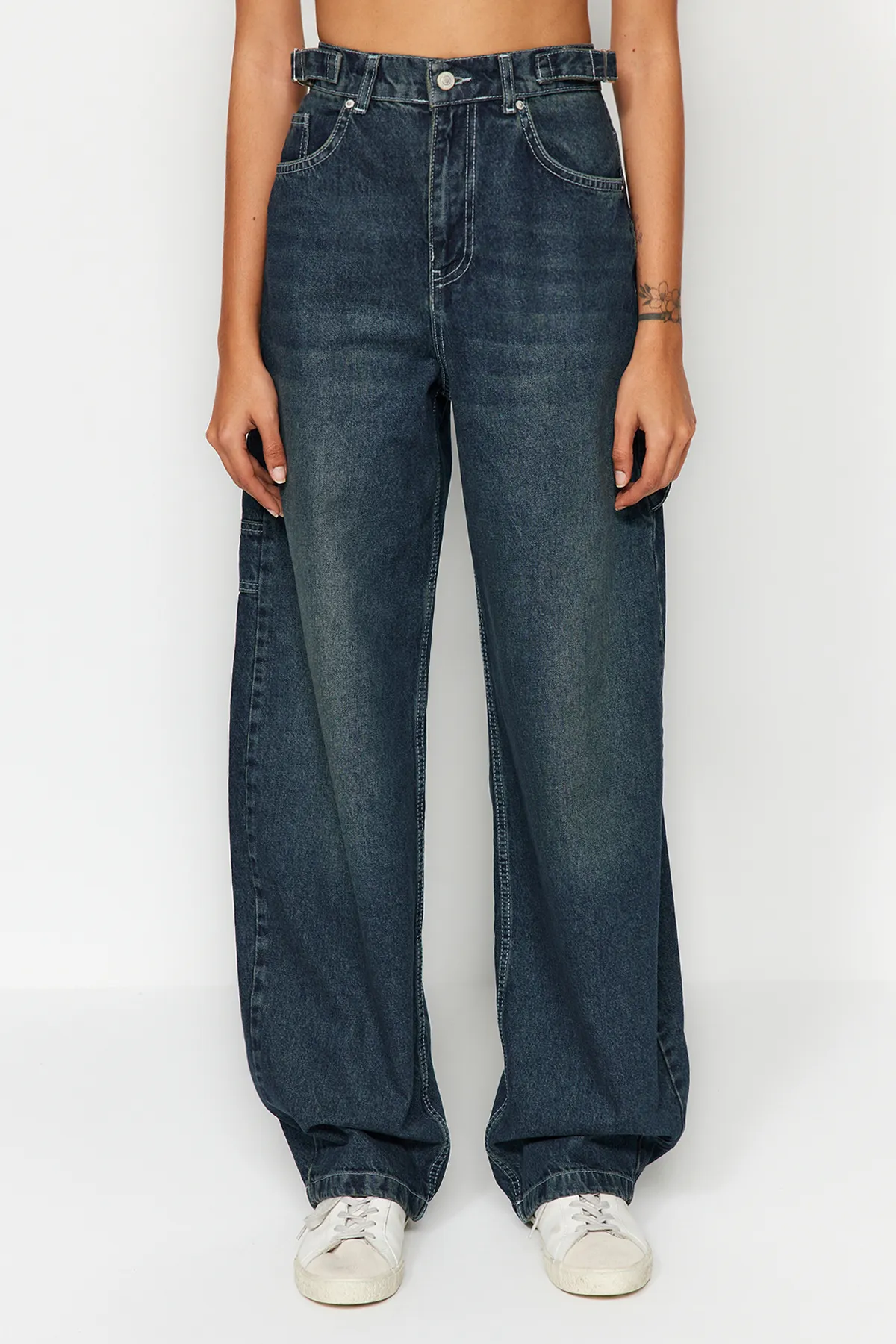 Trendyol Collection  Dunkelblaue, locker geschnittene Carpenter-Jeans mit hoher Taille und Wascheffekt TWOAW24JE00308
