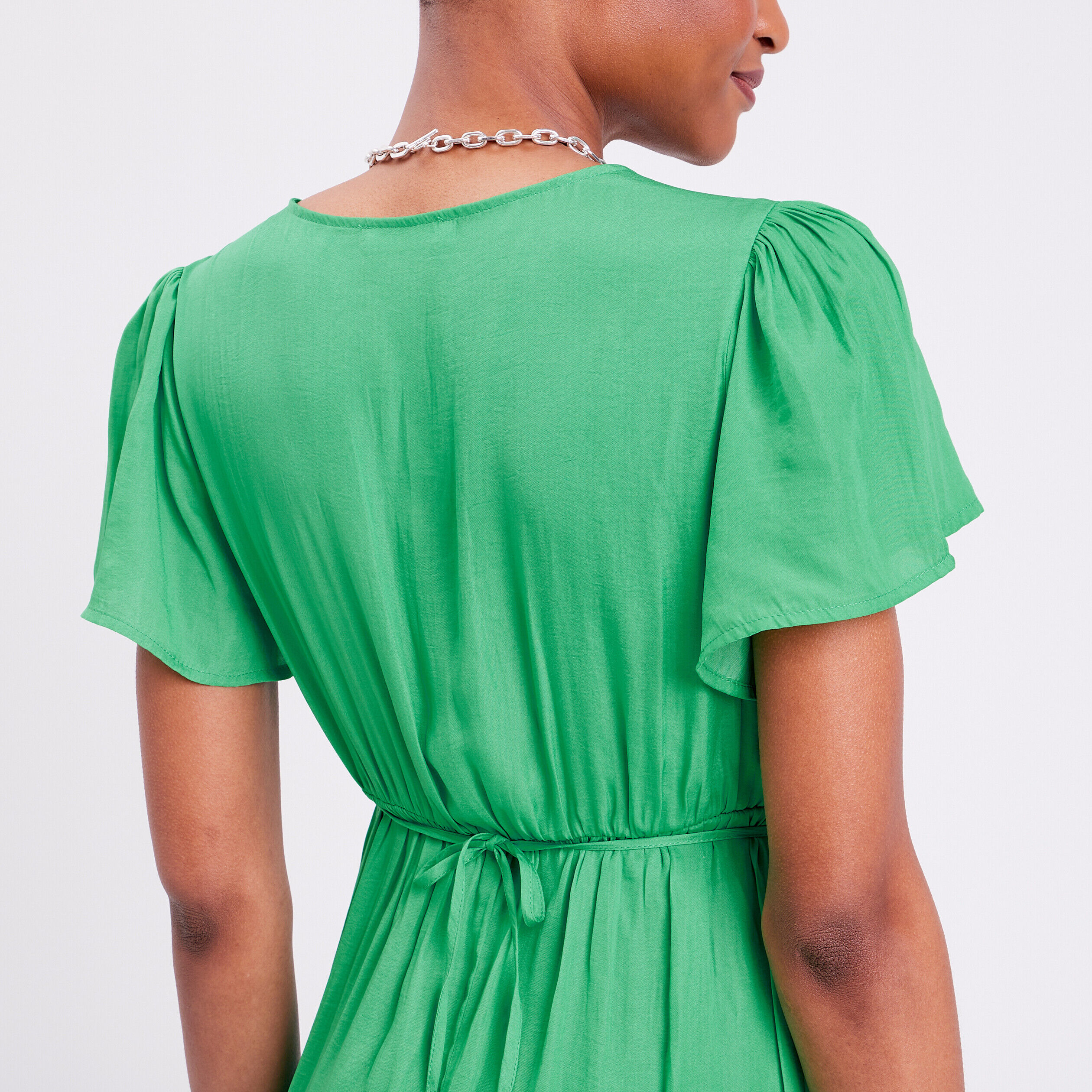Robe cintrée satin col en V vert femme | Cache Cache