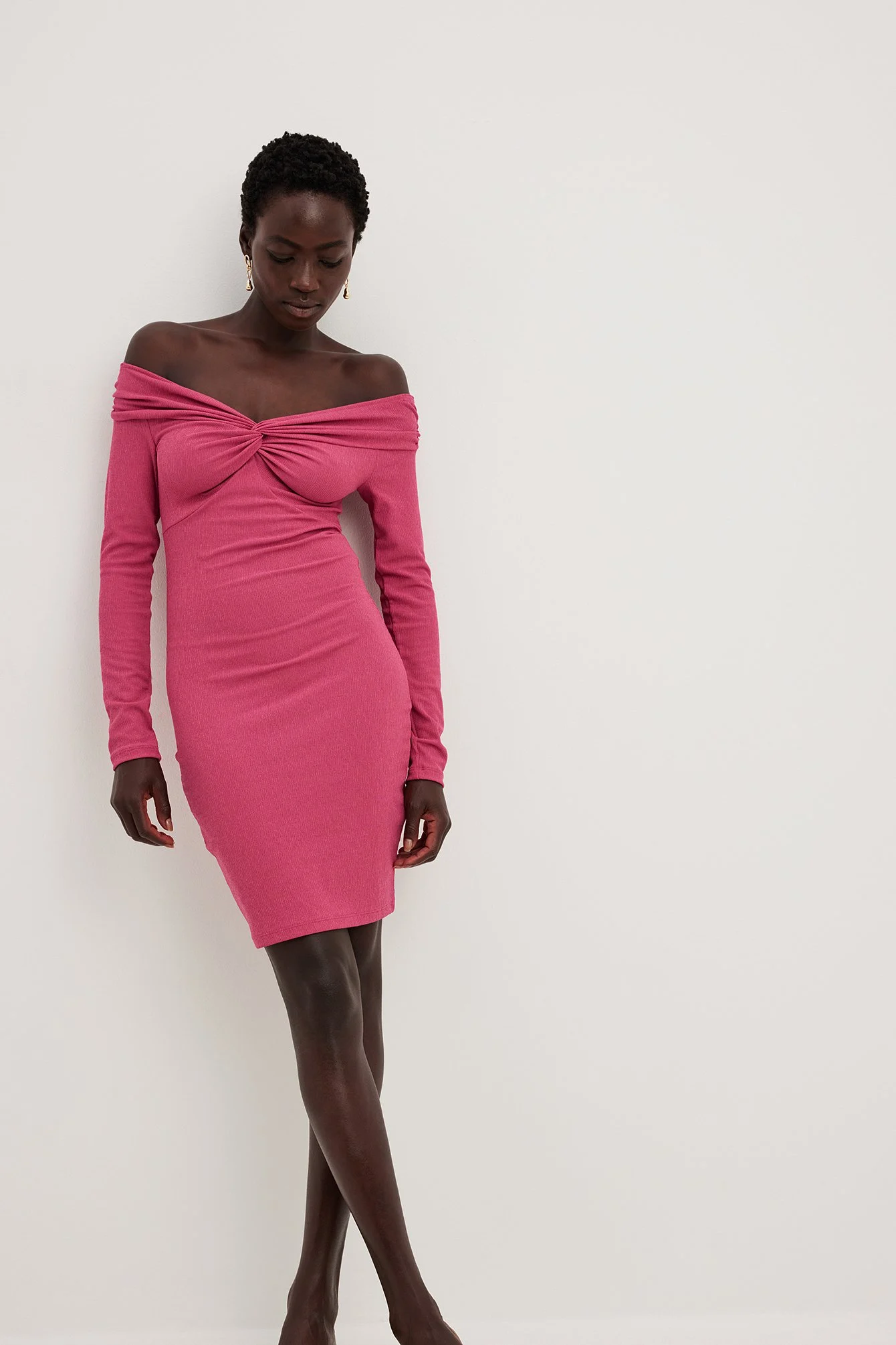 Schulterfreies Twist-Minikleid