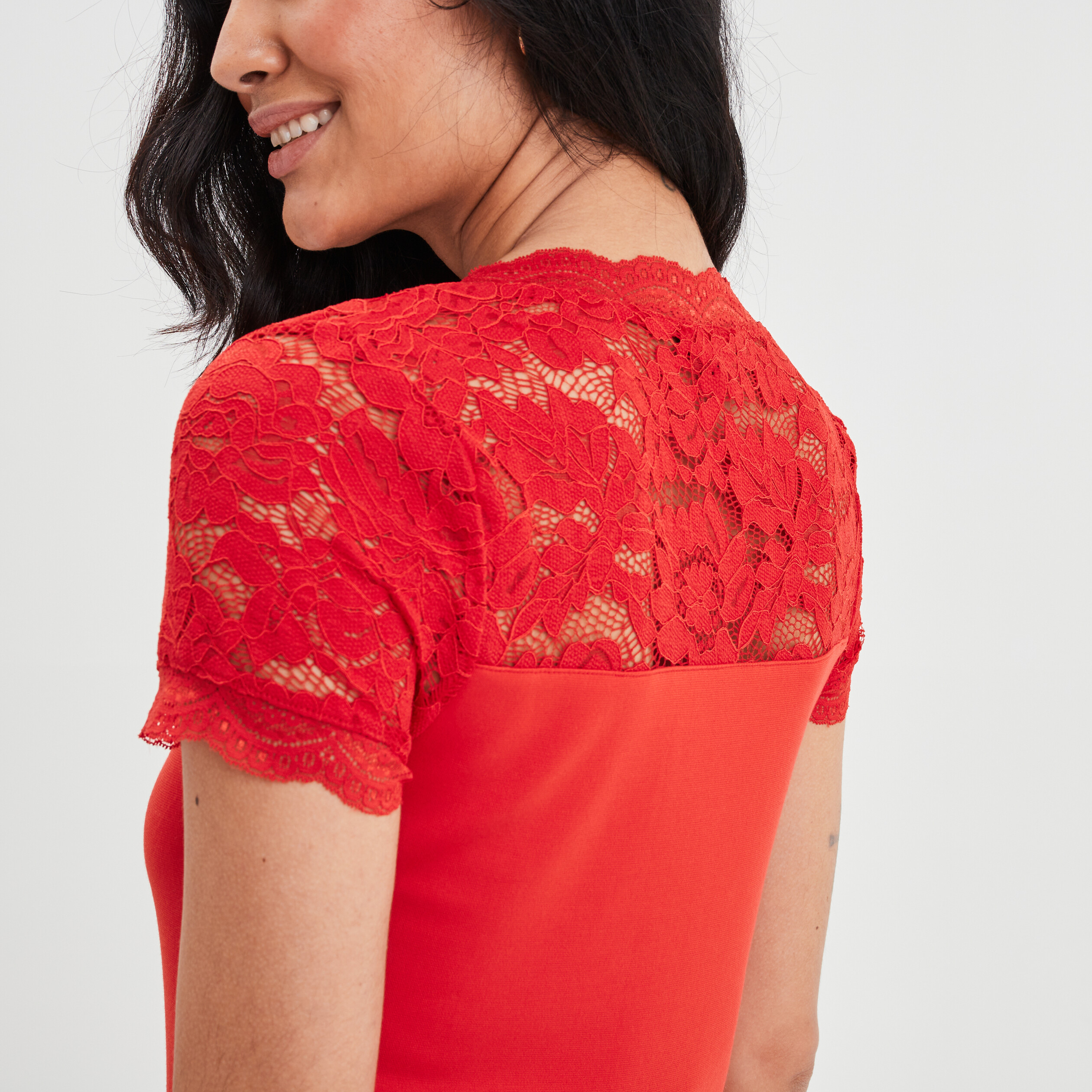 T-shirt col en V avec dentelle Mosquitos rouge fluo femme | La Halle