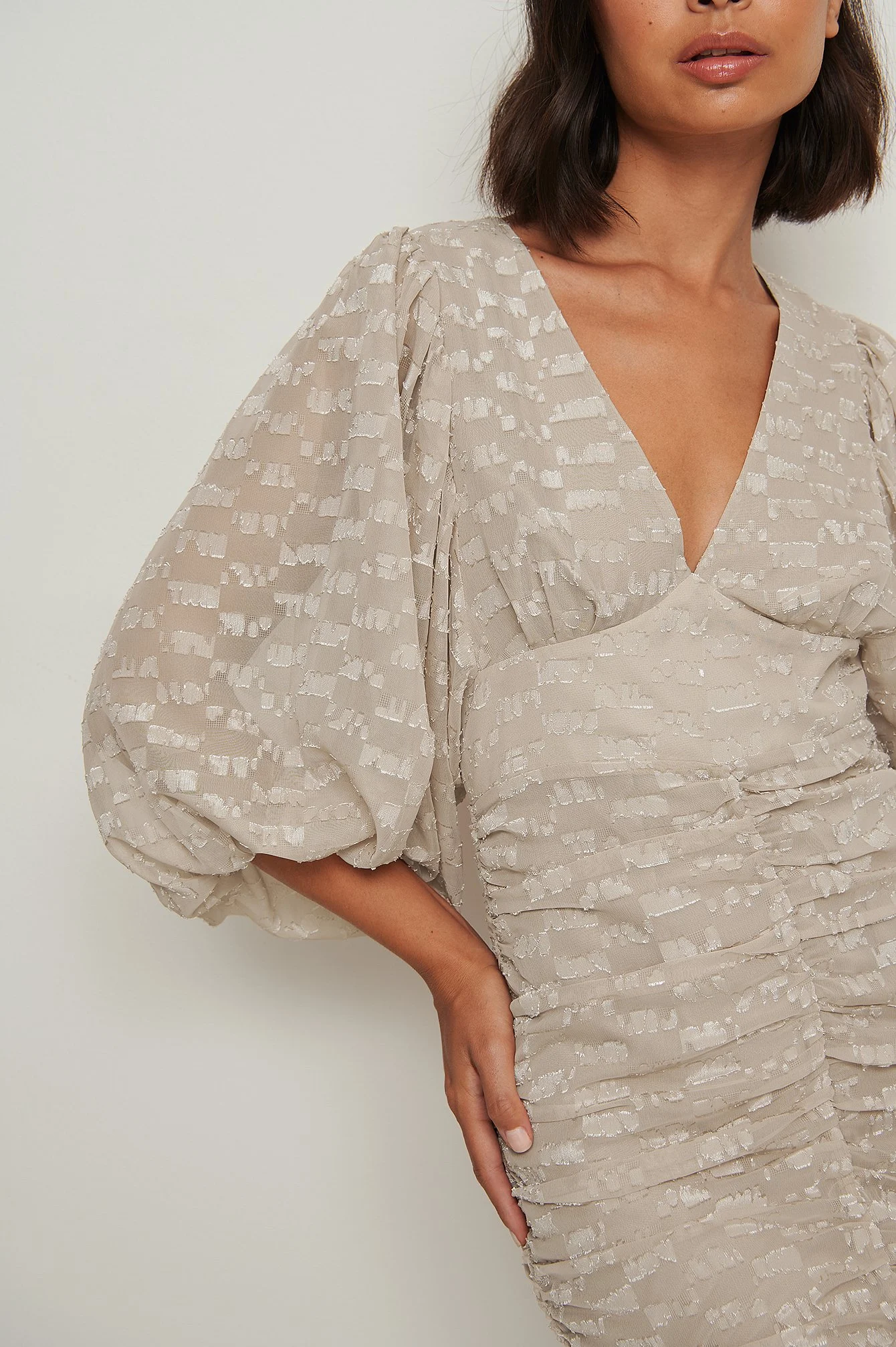 Gerafftes durchscheinendes Minikleid