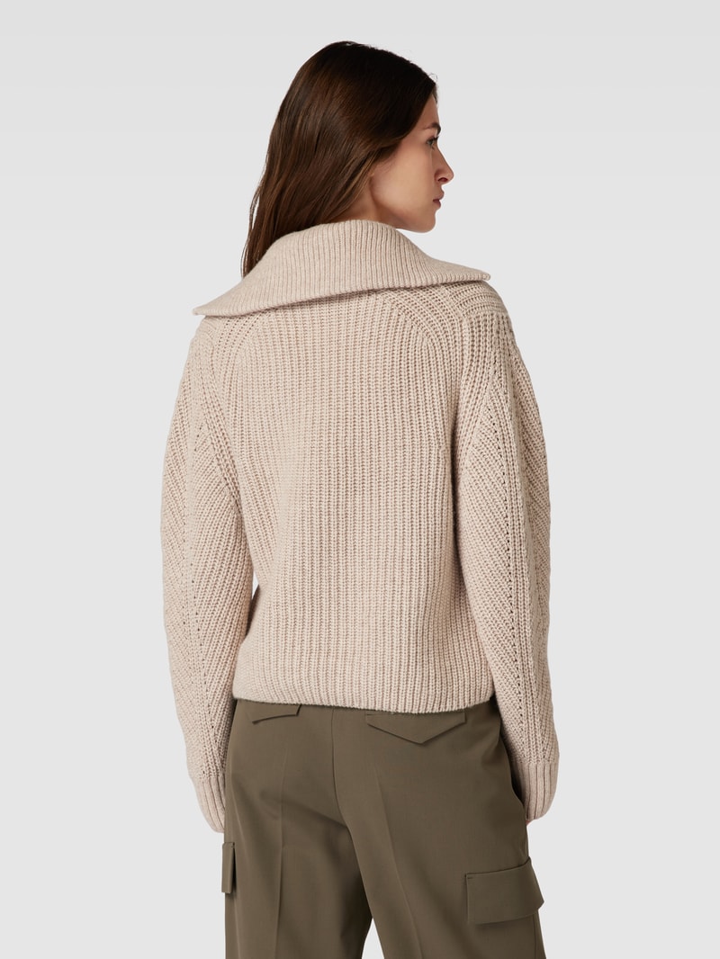 Strickjacke mit Rollkragen in sand