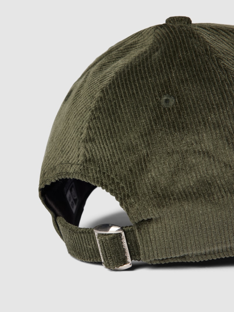 Cap aus Cord mit Motiv-Stitching Modell '9FORTY®' in olivgrün