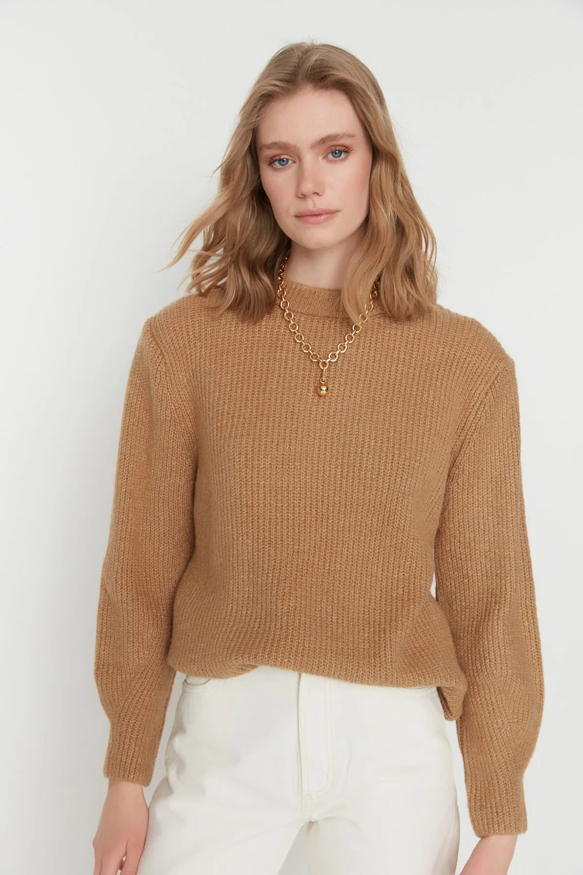 Trendyol Collection  Camelfarbener, weicher Strickpullover mit weiter Passform und einfacher Struktur TWOAW20FV0142