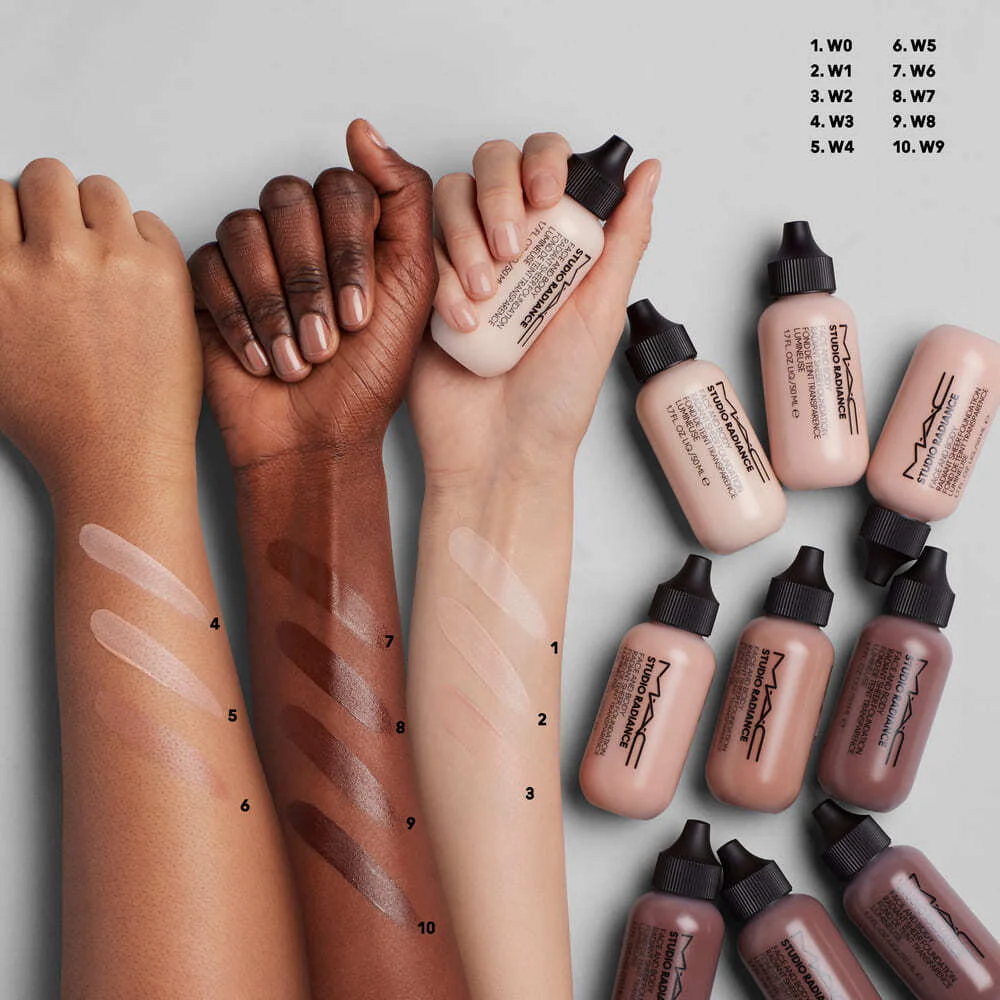 Tekutý make-up Studio Radiance Face & Body