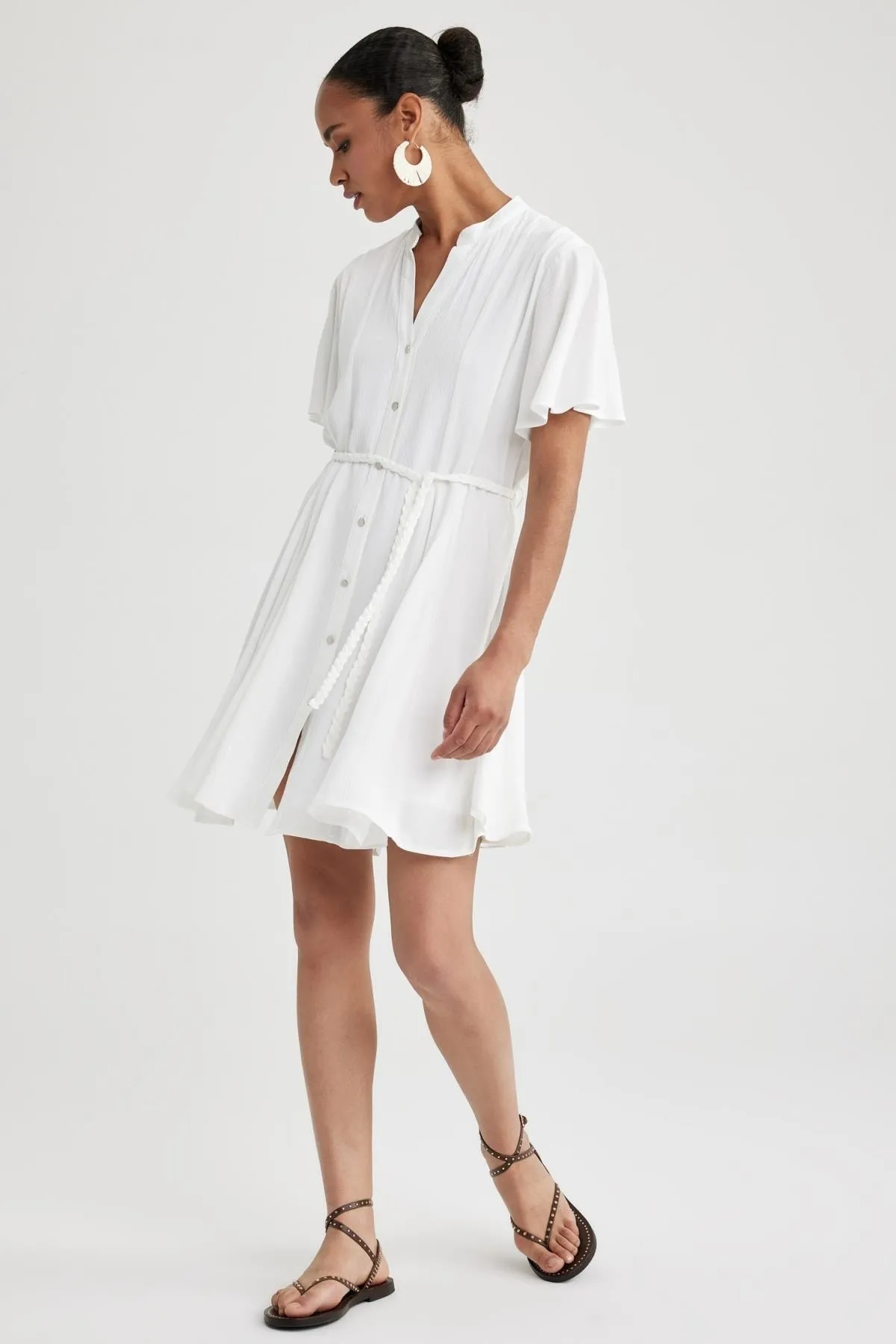 DeFacto  Kurzärmliges Minikleid aus Crinkle-Viskose mit Hemdkragen A9263ax23hs