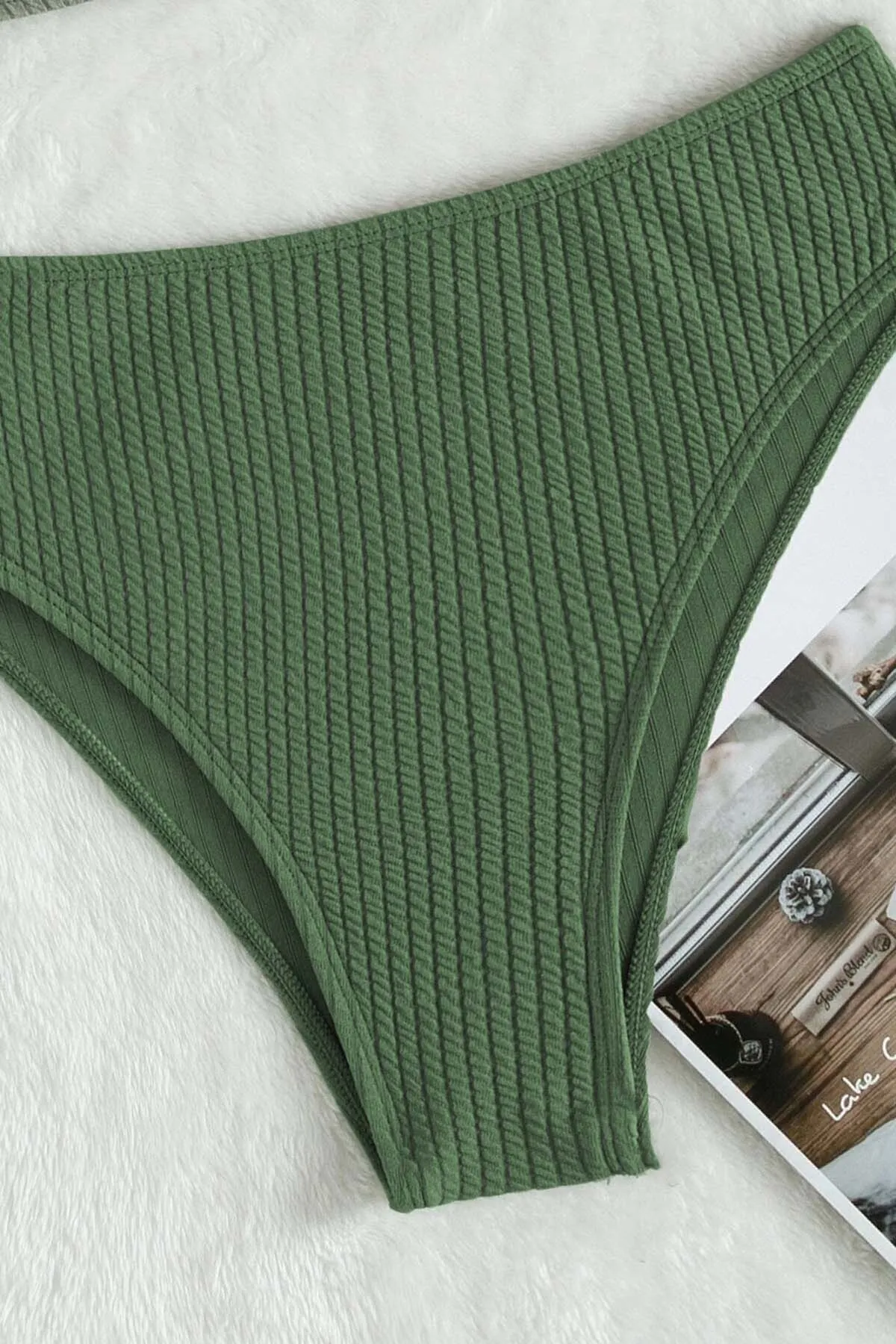 Angelsin  Bikinihose aus speziellem geripptem Stoff mit hoher Taille in Grün