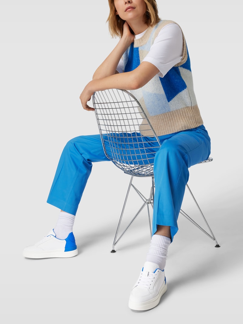 Sneaker mit Kontrastbesatz in weiß