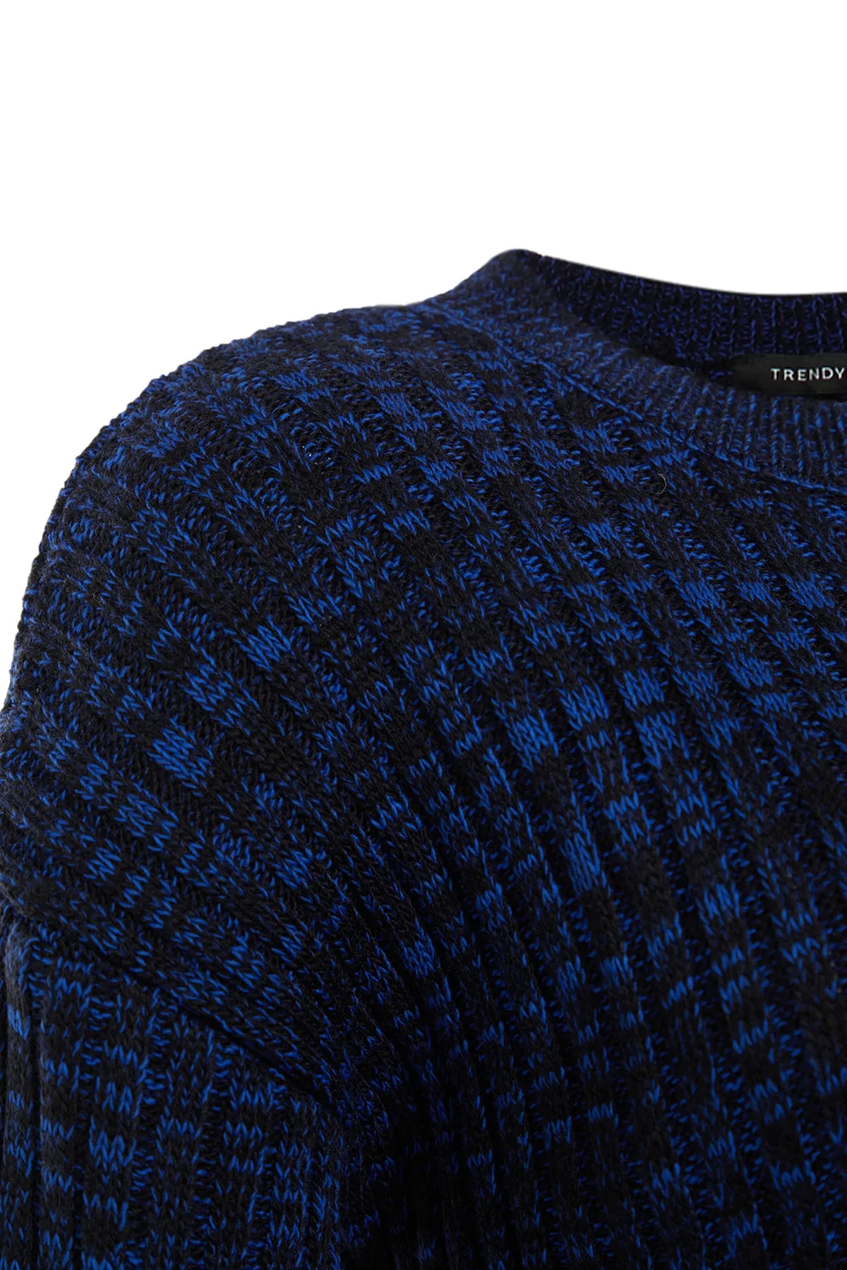 Trendyol Collection  Schwarzes Strickoberteil und -unterteil mit Farbverlauf-Muster TWOAW23AU00191