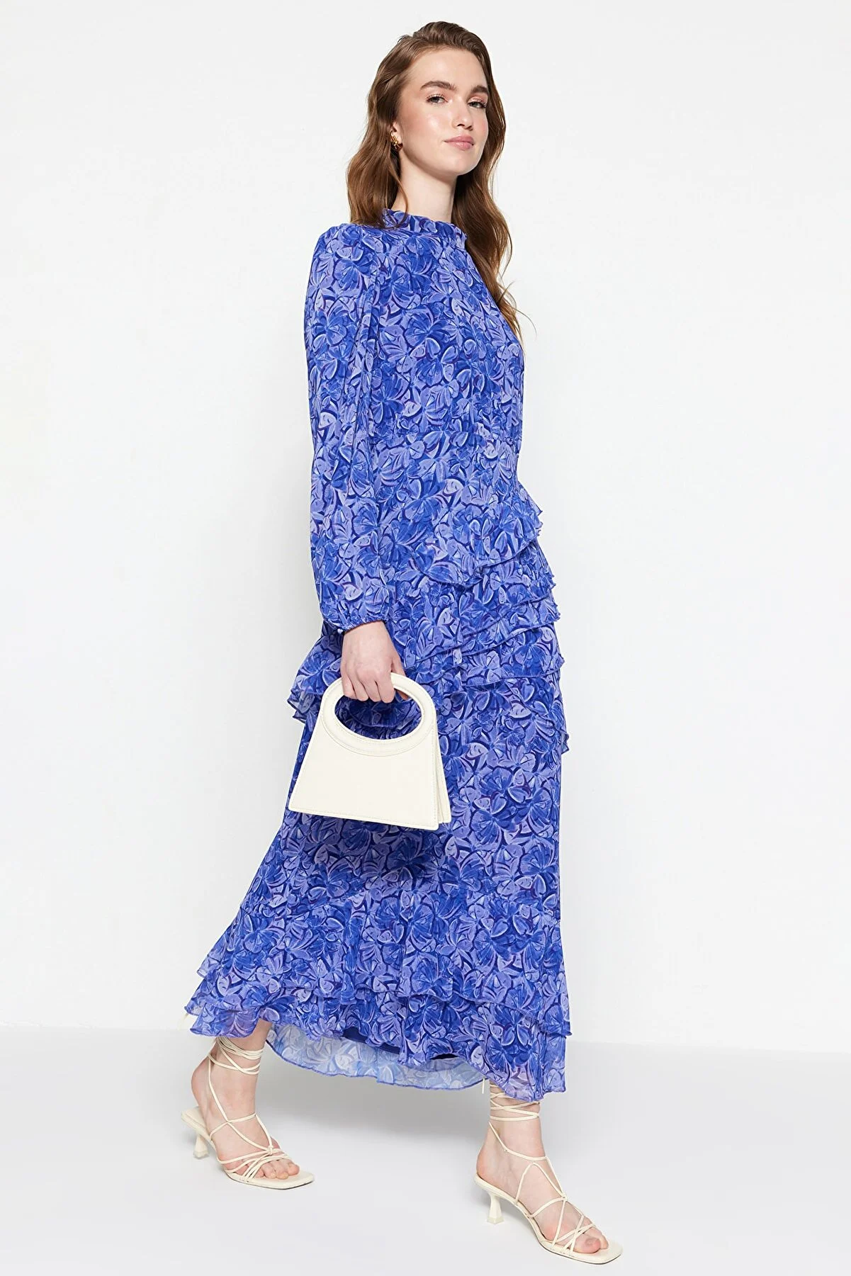 Trendyol Modest  Blaues Kleid aus gewebtem Chiffon mit Blumenrock und Rüschenfutter TCTSS23EB00160