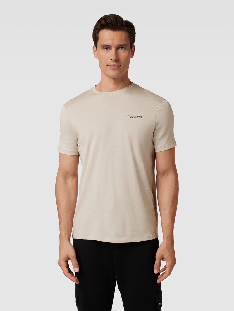 T-Shirt mit Label-Detail in beige
