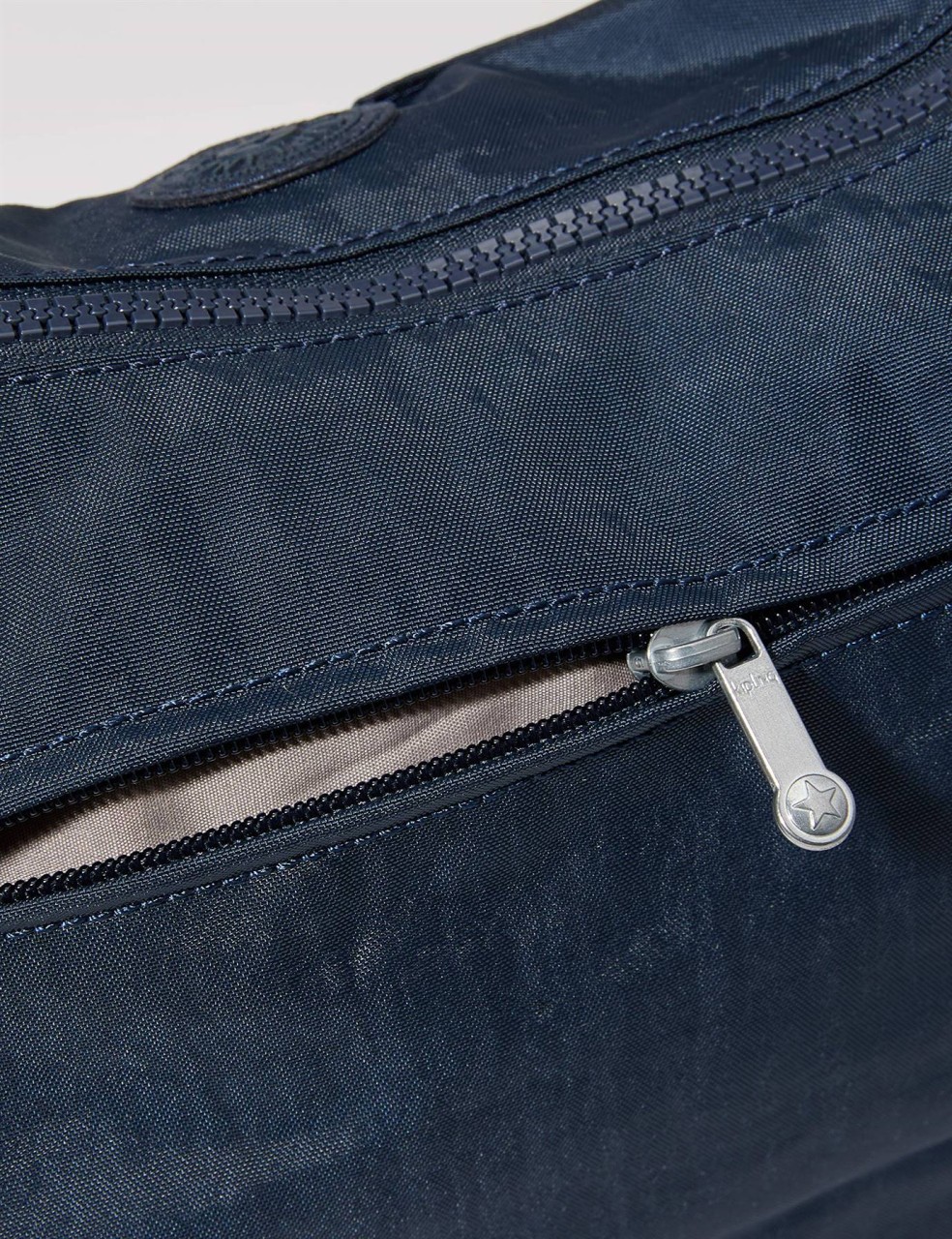 EASTPAK Handtaschen blau Izellah