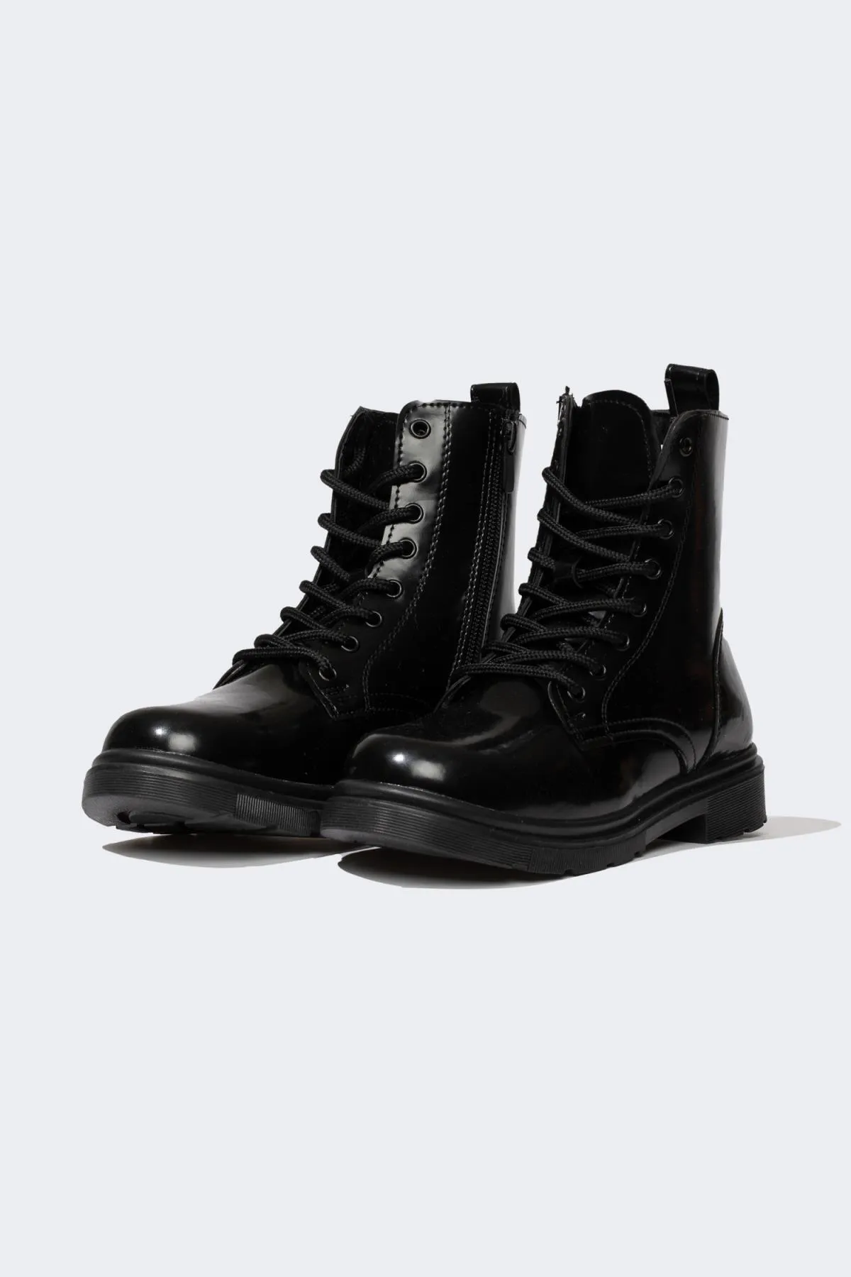 DeFacto  Mädchenstiefel aus Kunstleder mit hoher Sohle - zum Schnüren und mit Reißverschluss A7180a823wn