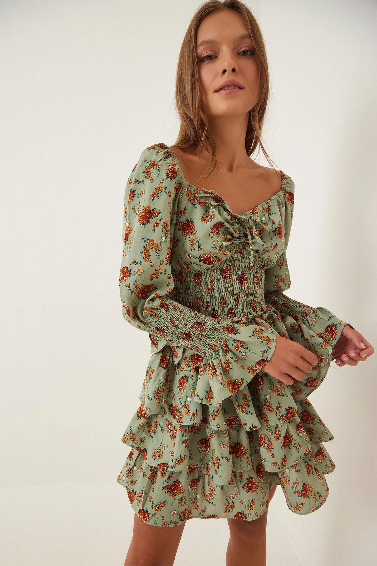 Happiness İstanbul  Grünes geblümtes Katkat-Rüschen-Mini-Sommerkleid für Damen FN02947