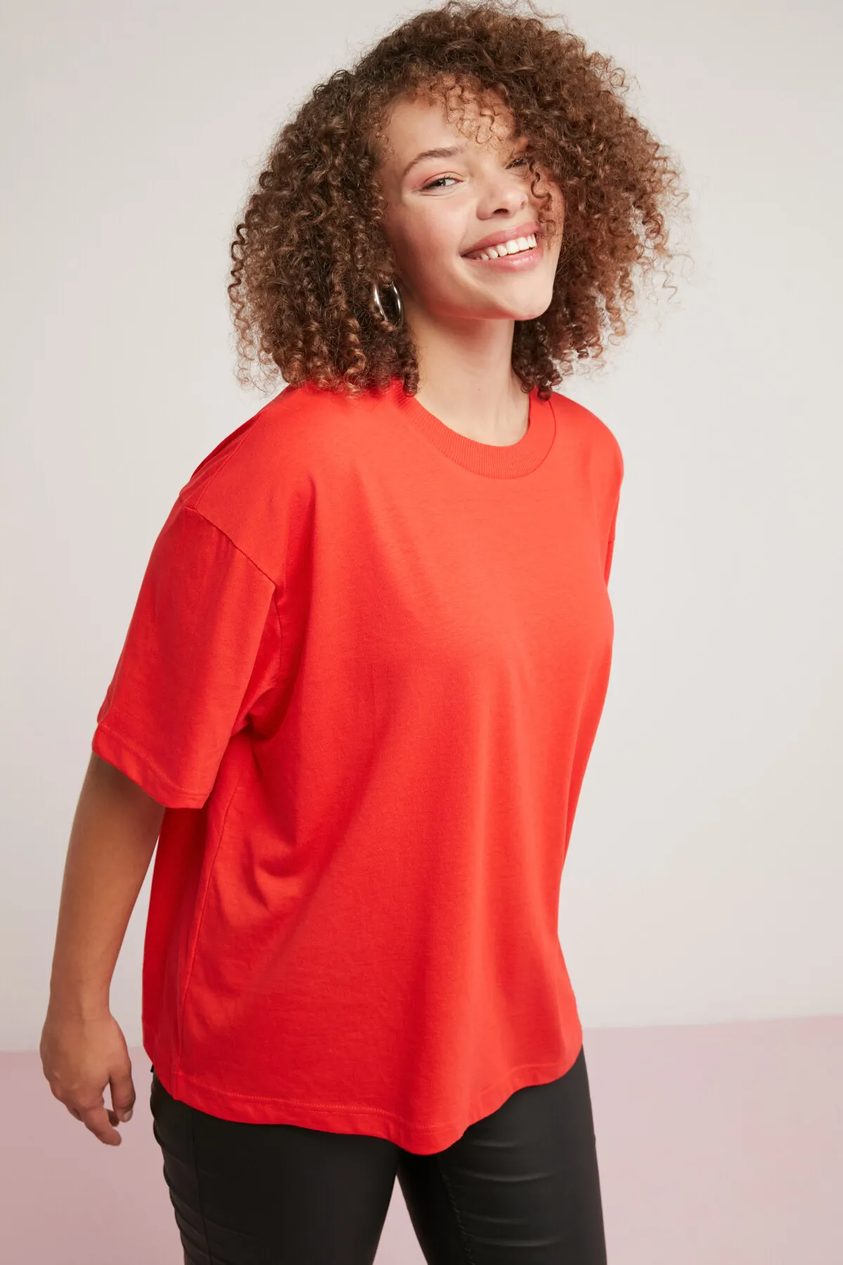 ETHIQUET  Allison Damen-T-Shirt in Übergröße aus 100 % Baumwolle, Rundhalsausschnitt, halbe Ärmel, Rot, Übergröße
