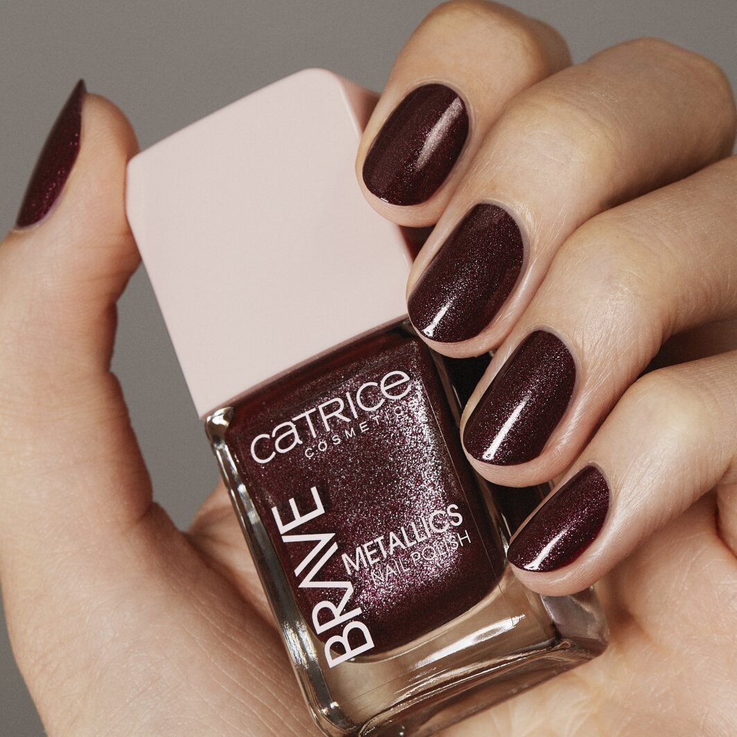 Lak na nechty Catrice Brave Metallics 03 Million Dollars Baby