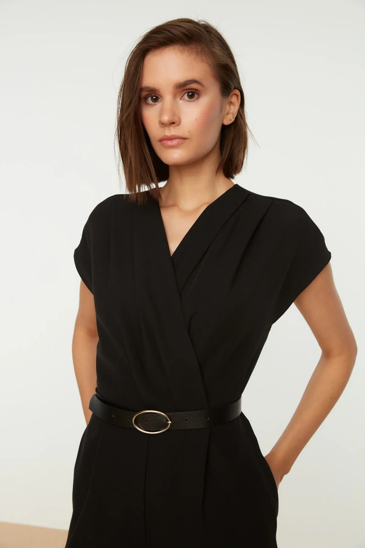 Trendyol Collection  Schwarzer, zweireihiger Maxi-Weboverall mit Gürtel und Kragen TWOSS21TU0004