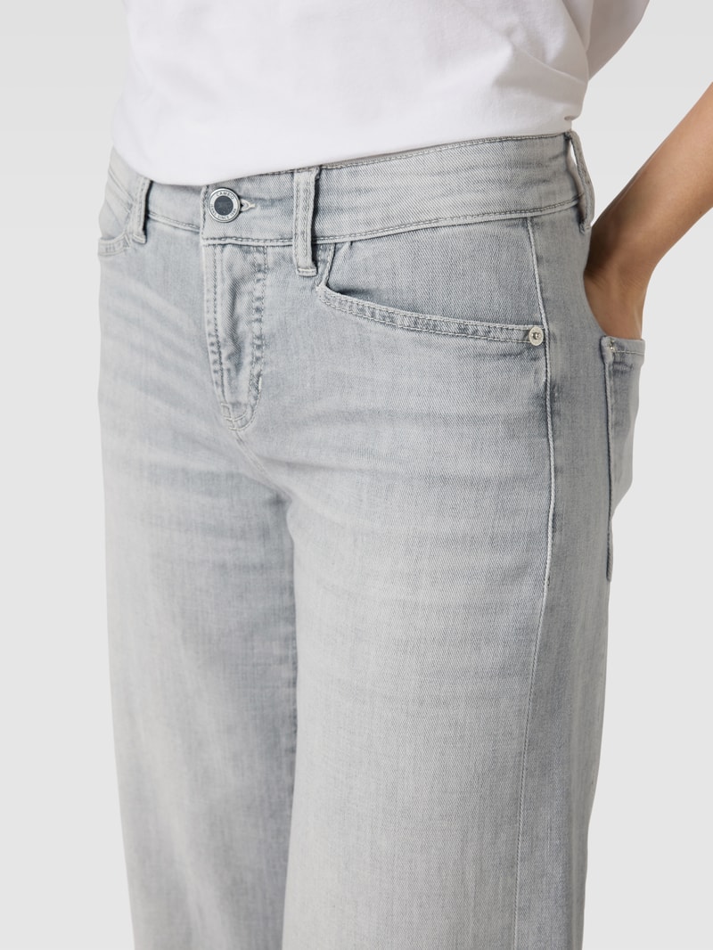 Straight Fit Jeans mit Label-Patch Modell 'CHRISTIE' in hellgrau