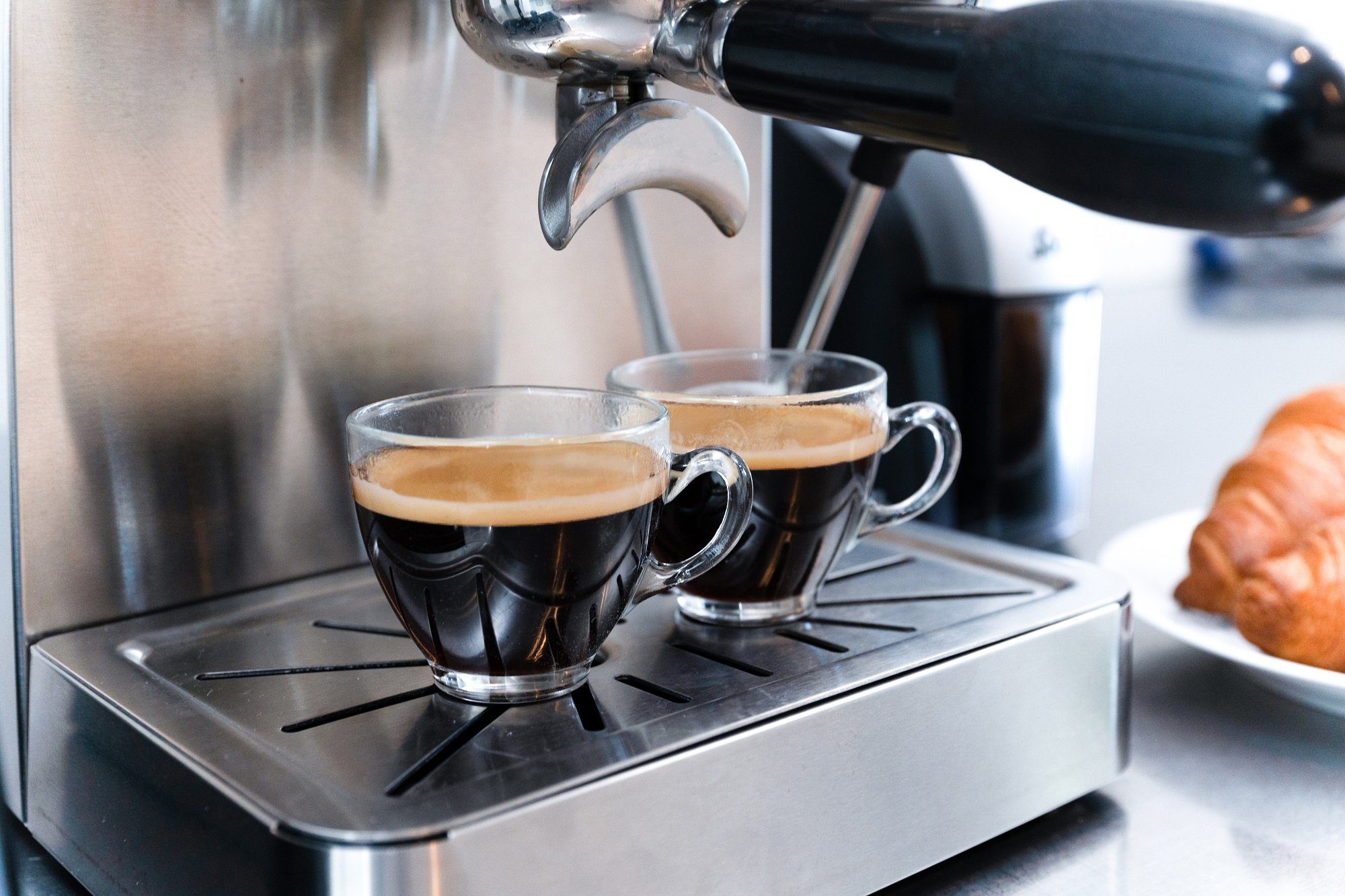 SOLIS OF SWITZERLAND Siebträgermaschine Barista Gran Gusto Typ 1014, Siebträger 58 mm, 15 Bar Druck, 360 ° Heißwasserstab, Programmierbar