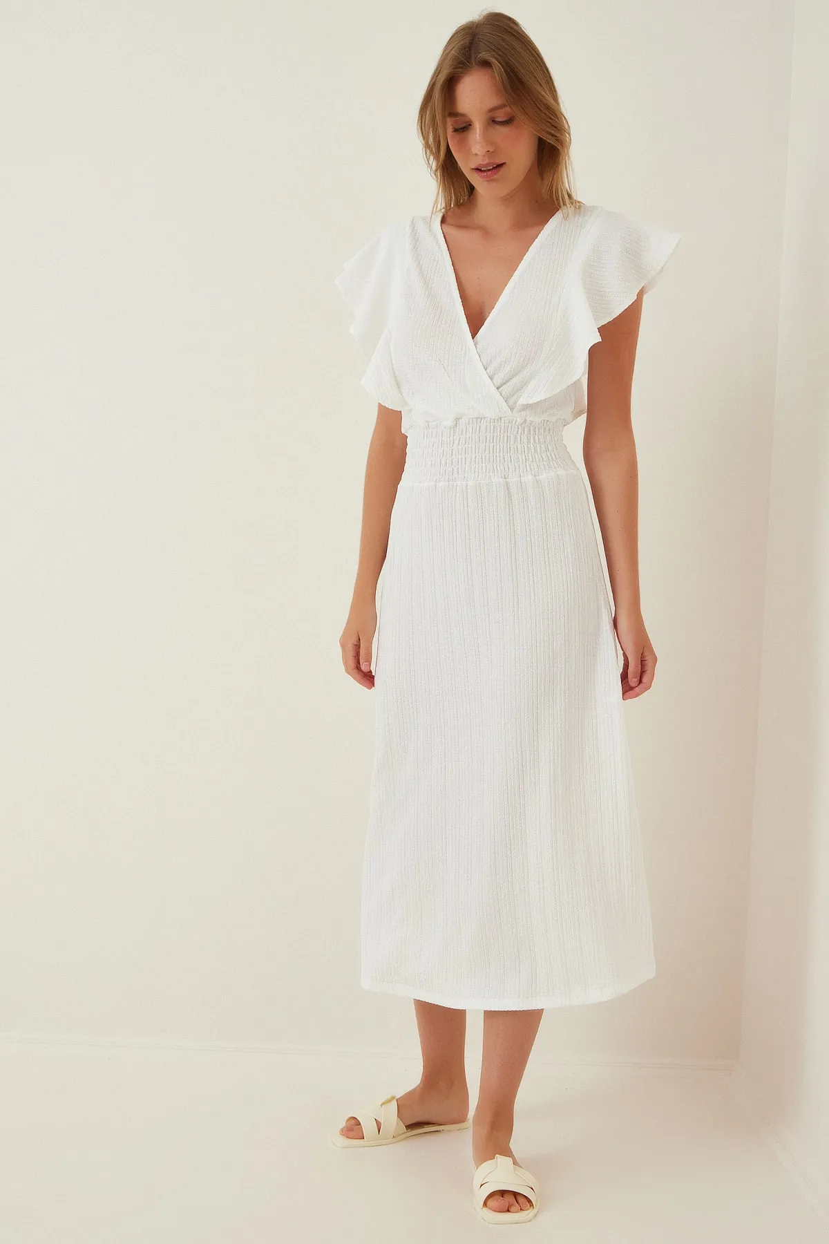 Happiness İstanbul  Weißes, strukturiertes Volant-Strickkleid für Damen CI00025