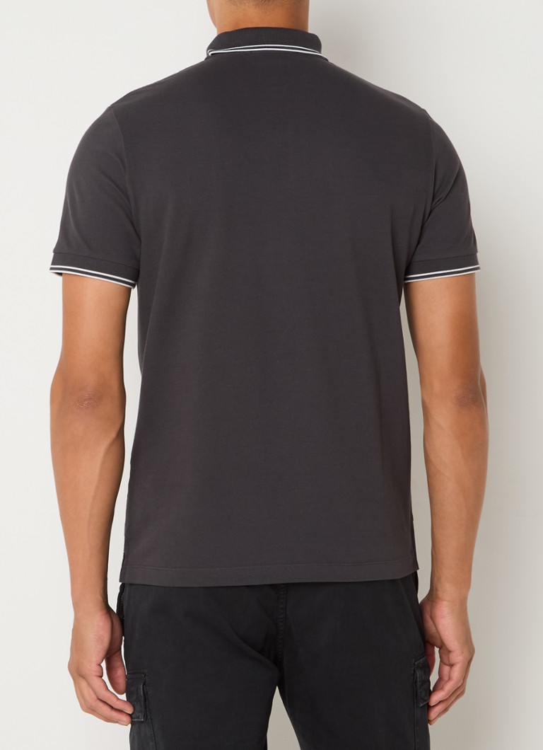 Polo Stone Island 2SC18 de corte regular, confeccionada em algodão piqué com punhos texturizados.