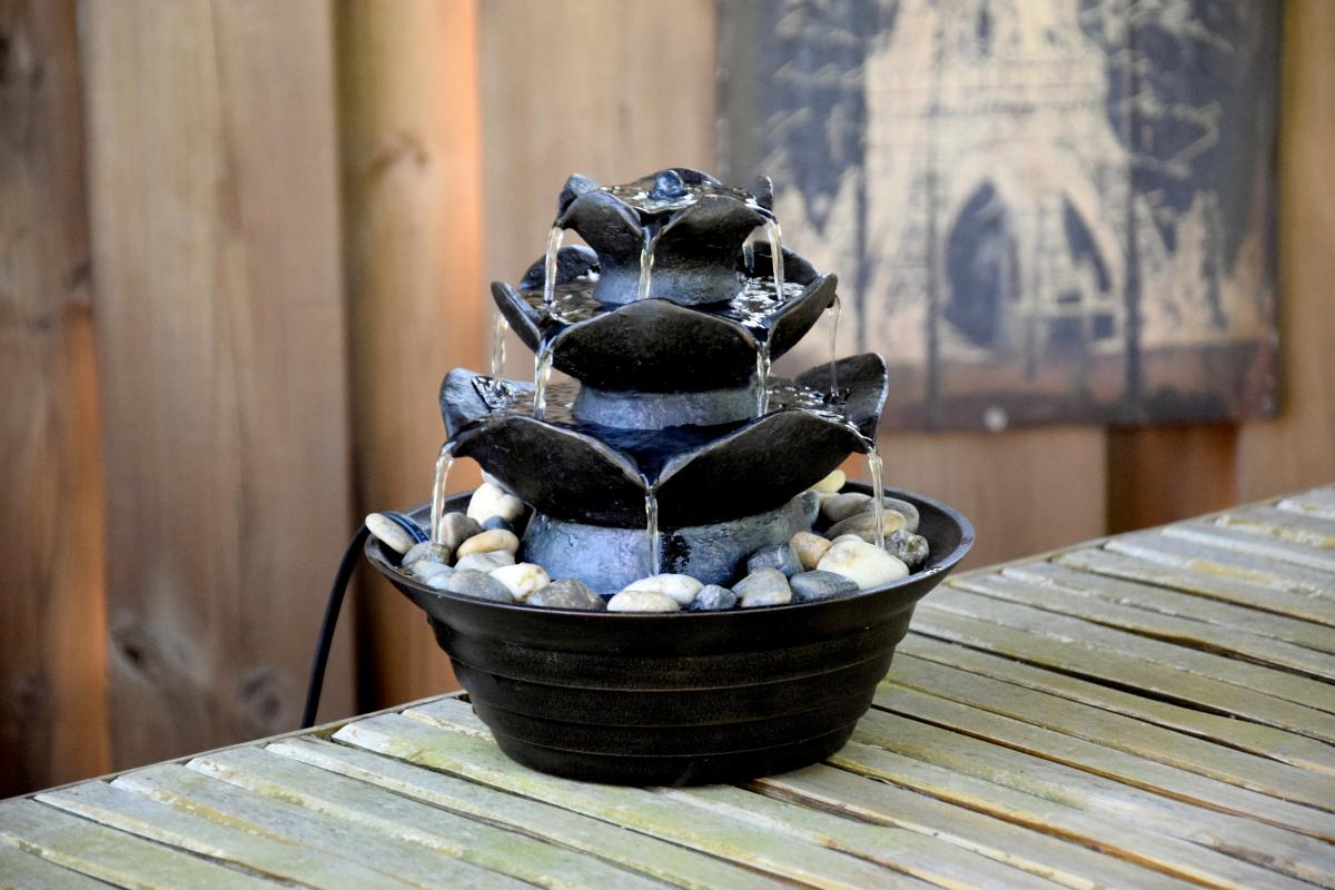 dobar Design-Zimmerbrunnen mit Deko-Steinen