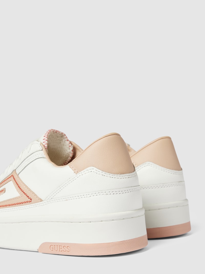 Sneaker mit Schnürverschluss Modell 'SILINA' in weiß
