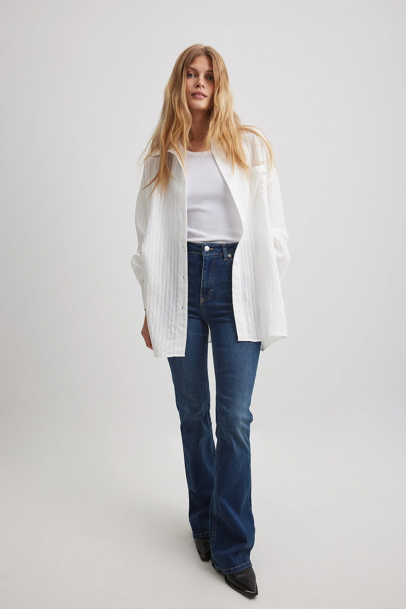 Ausgestellte Stretchjeans mit hoher Taille