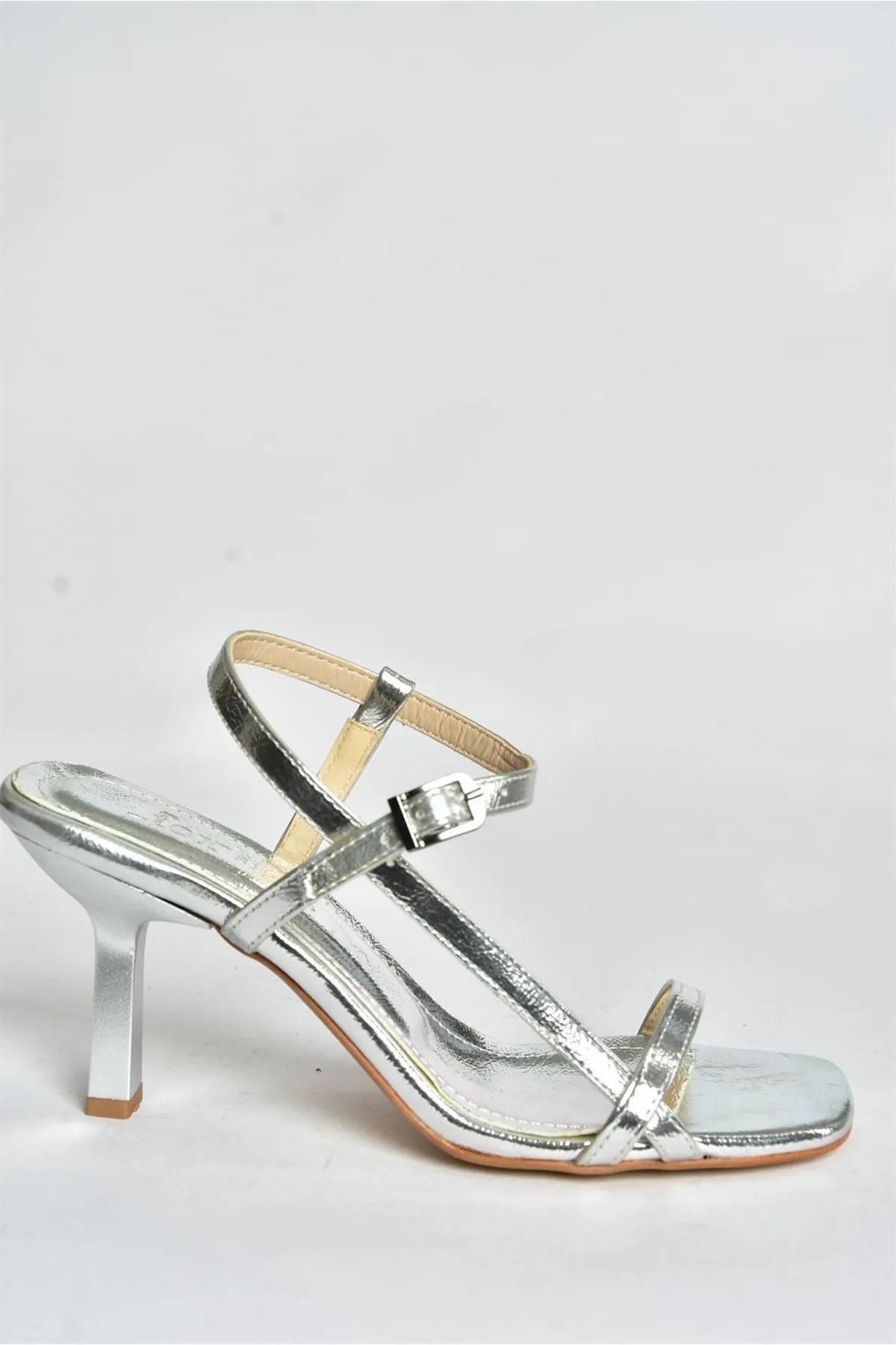 Fox Shoes  Damen-Schuhe mit Absatz in Silber mit dünnem Riemen P518870309