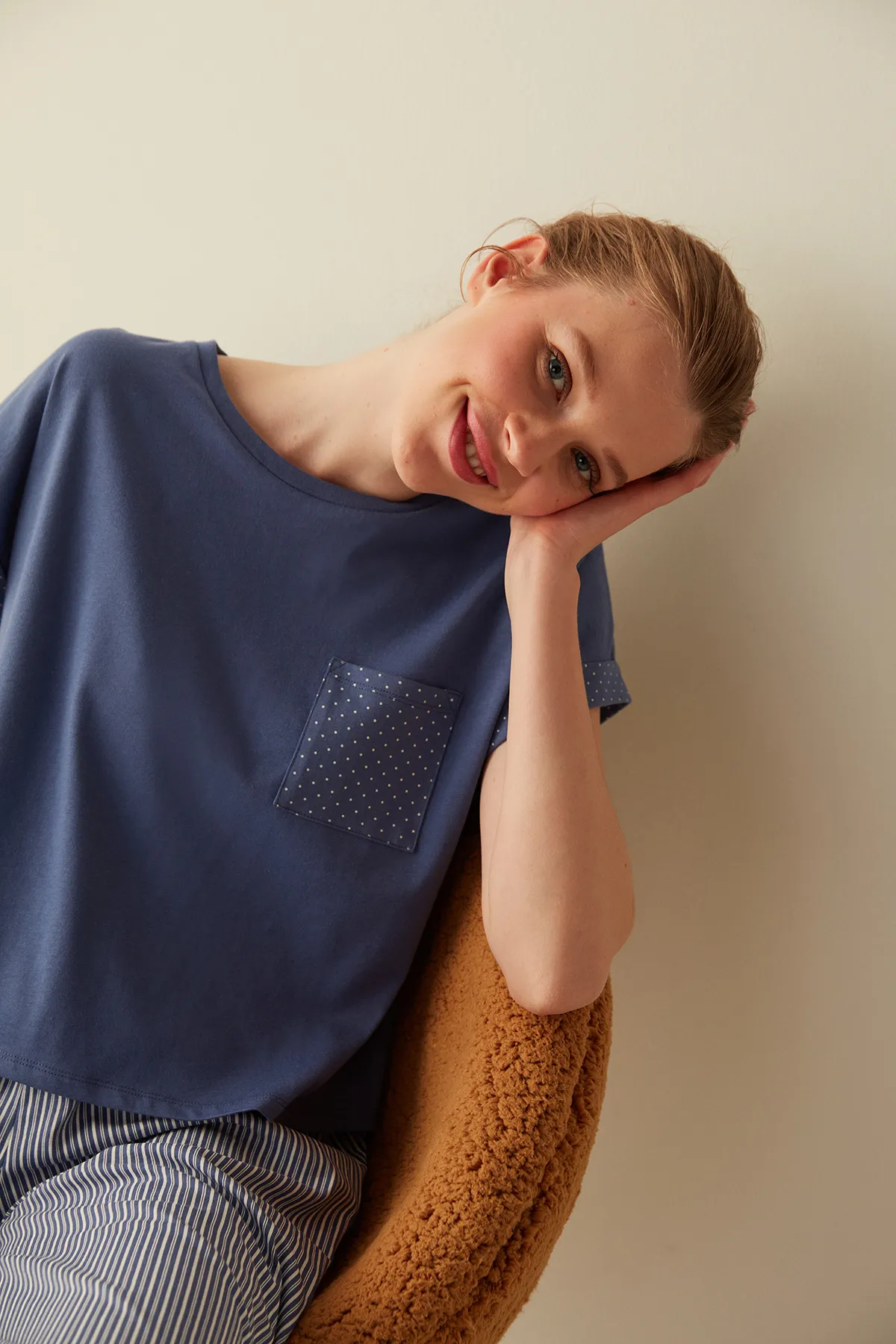 Penti  Marineblaues T-Shirt-Pyjamaoberteil mit gepunkteter Tasche