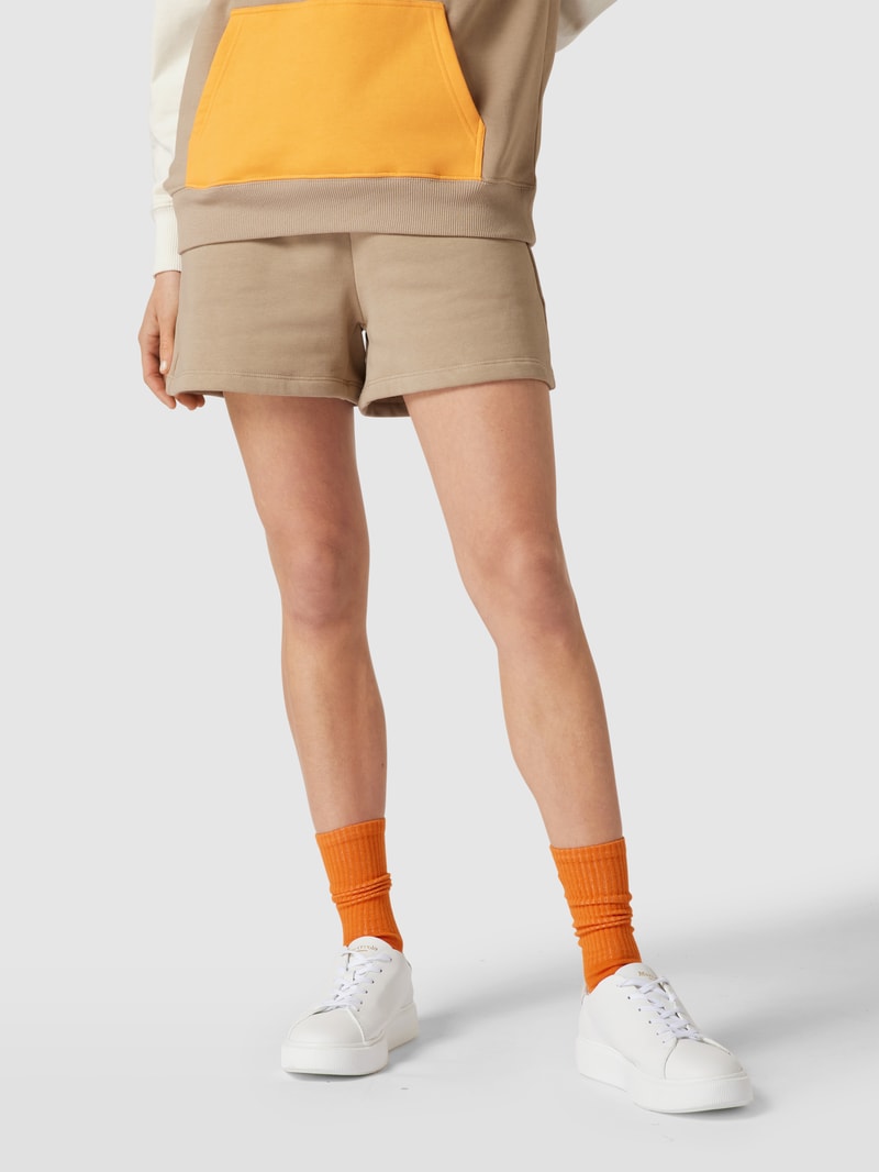Bermudashorts mit kontrastiver Tasche am Gesäß in sand