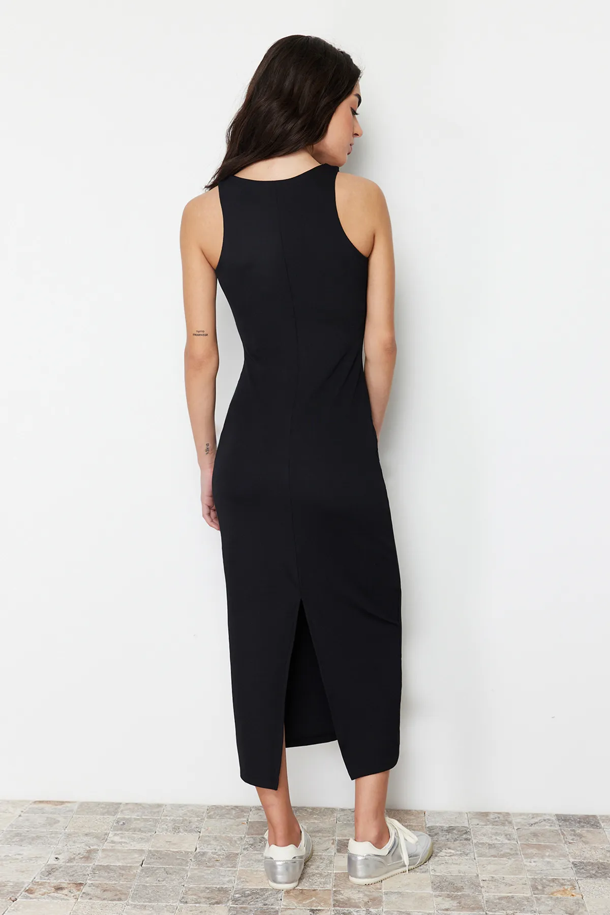 Trendyol Collection  Schwarzes, figurbetontes Neckholder-Maxikleid mit flexiblem Strick-Maxi-Bleistiftkleid TWOSS24EL00186