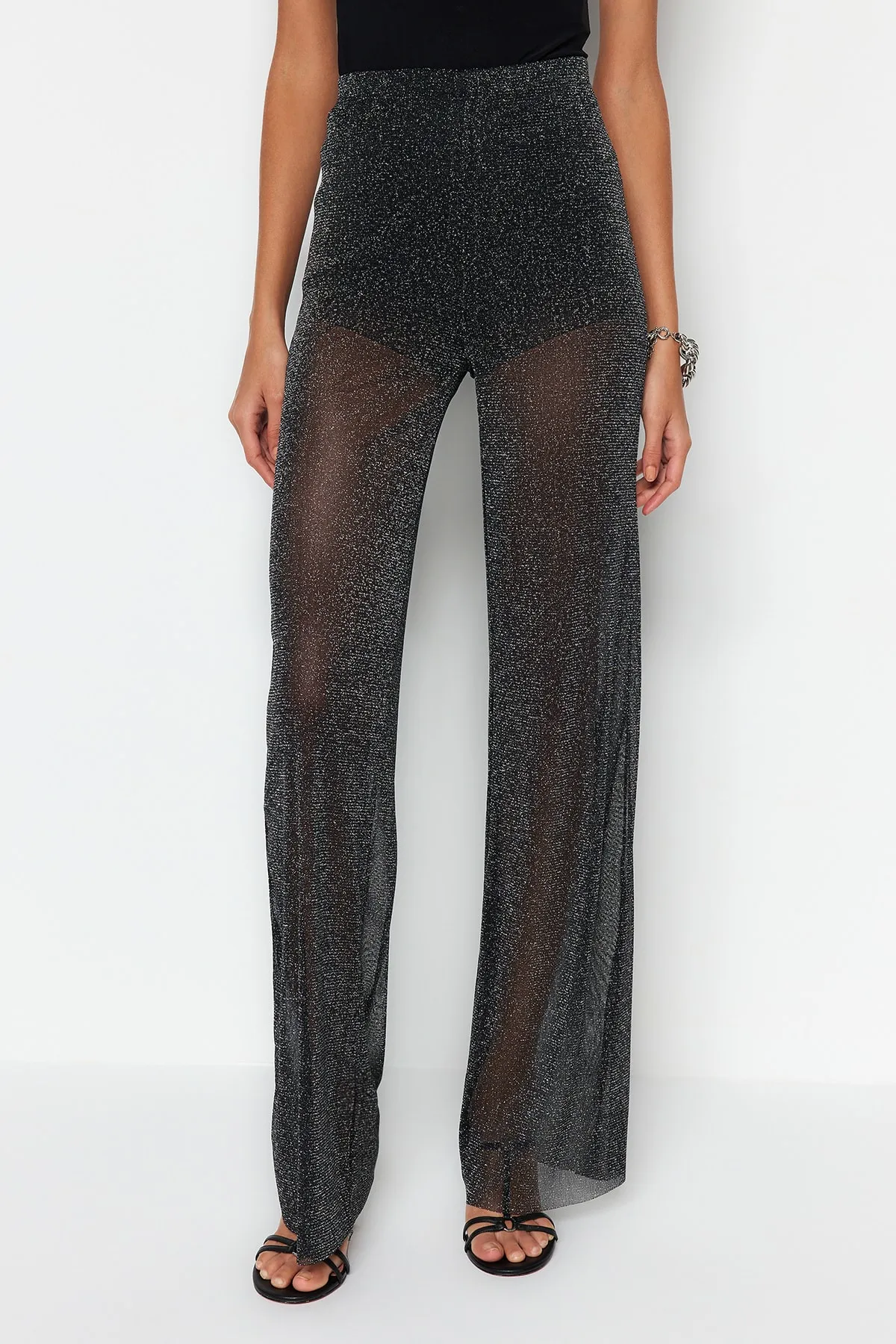 Trendyol Collection  Schwarze, gefütterte, glänzende Mesh-Hose mit weitem Bein TPRSS23PL00036