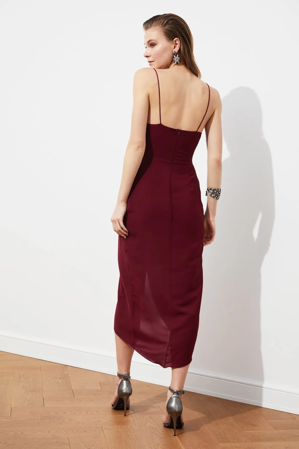 Trendyol Collection  Burgunderfarbenes, geripptes, detailliertes Abendkleid TPRSS19BB0420