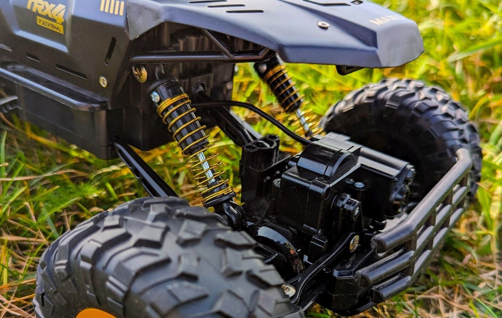 BruKa RC-Auto Robuster Geländewagen GEPARD mit LED-Scheinwerfern, Ferngesteuertes Auto mit 4x4 Allradantrieb, 52cm