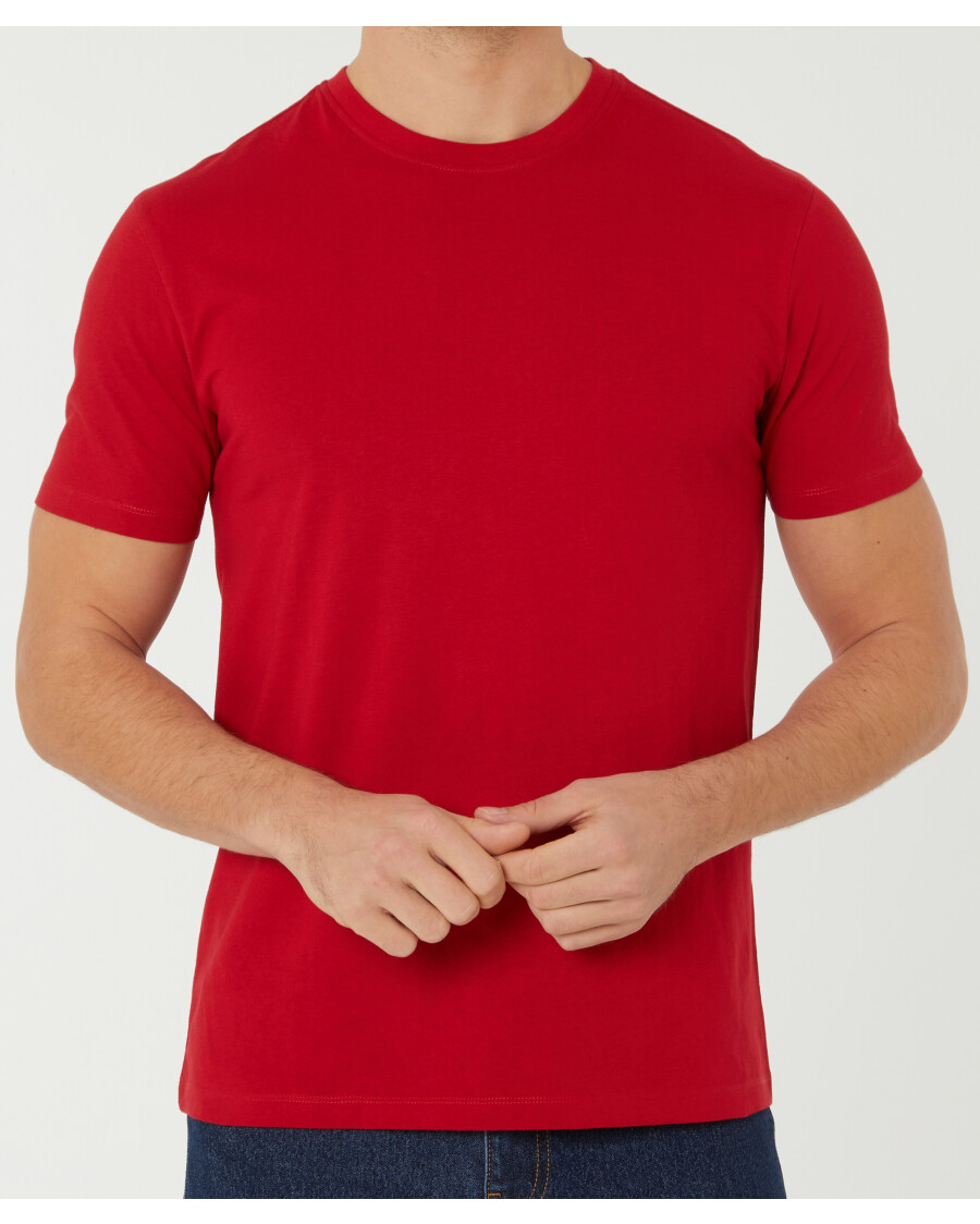 Dunkelrotes T-Shirt