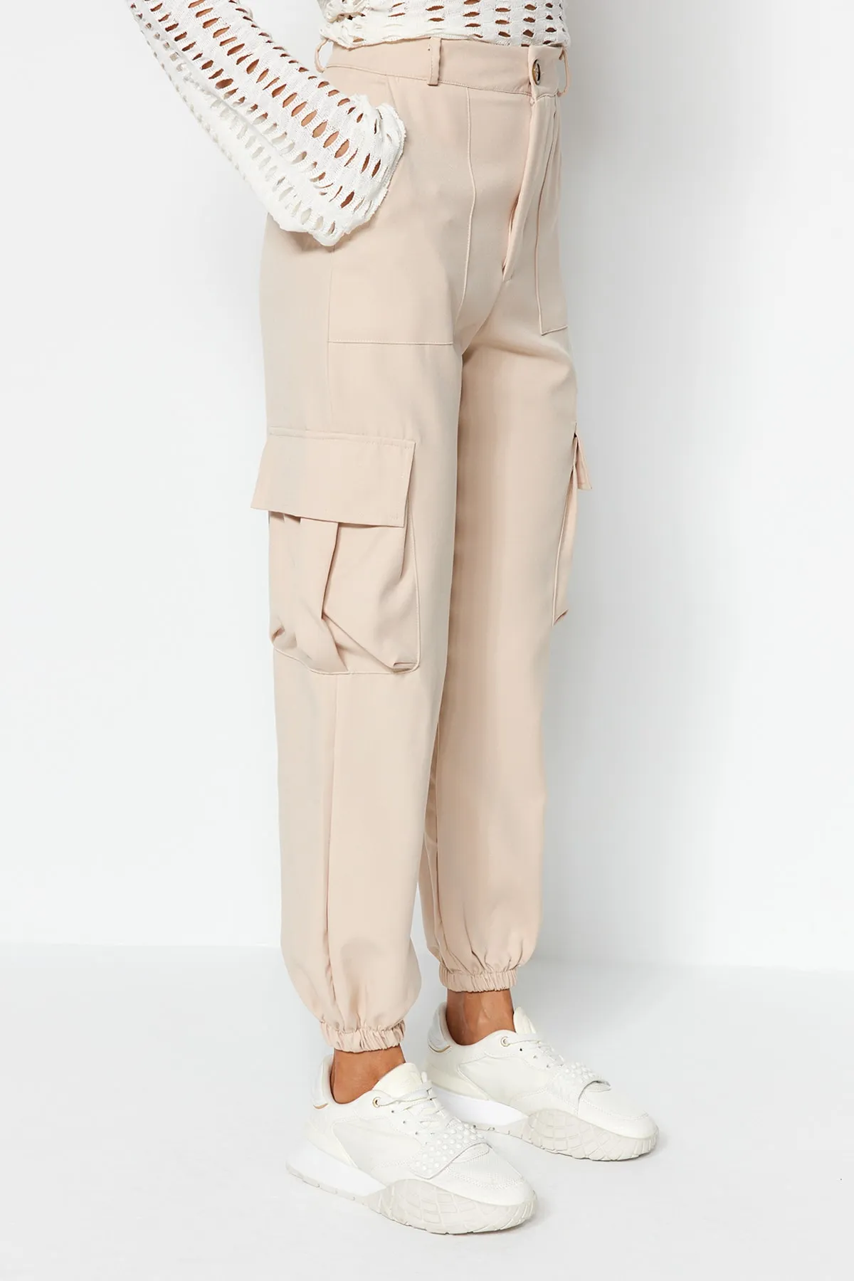 Trendyol Collection  Beigefarbene Cargo-Taschen-Webhose TWOAW24PL00234