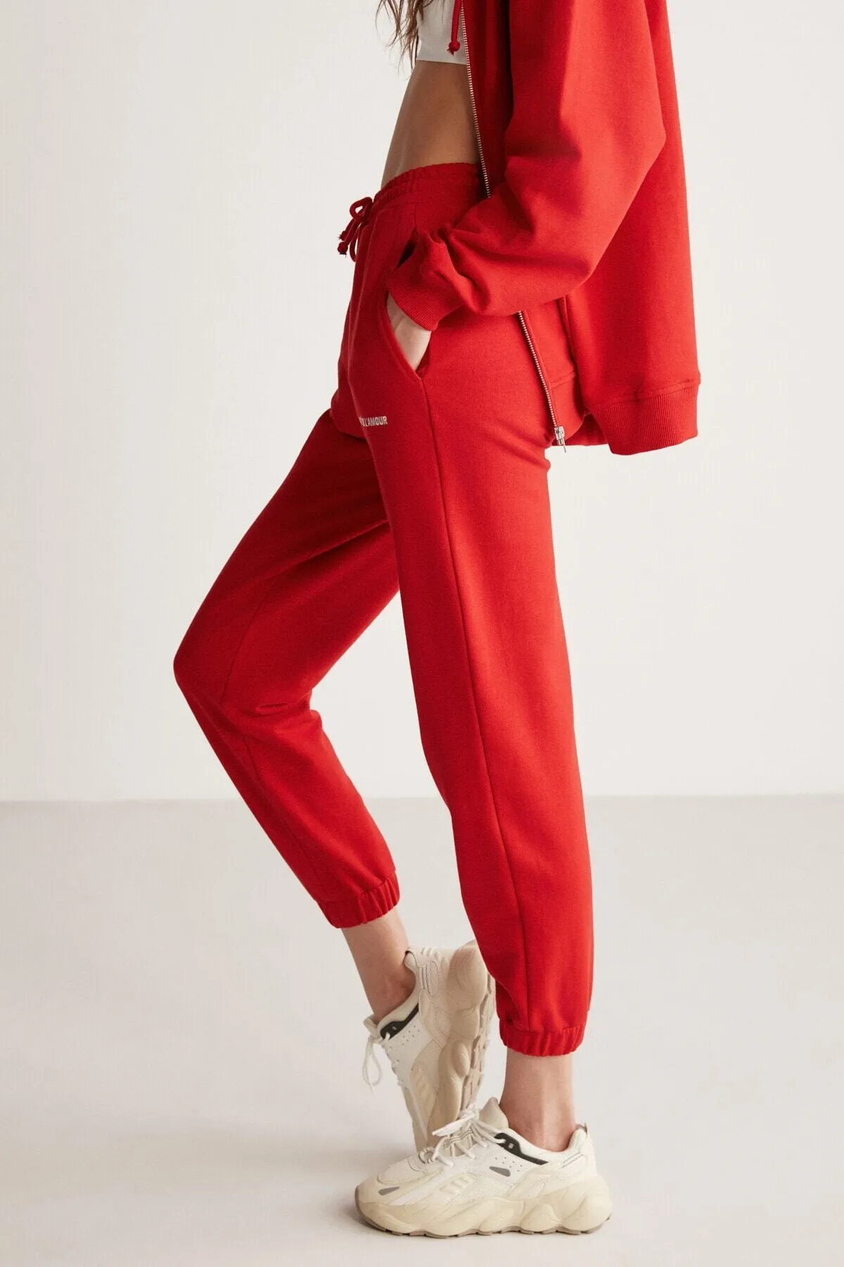 GRIMELANGE  Carroline Damen-Jogginghose mit Stickerei in Rot und elastischem Bund und Beinen