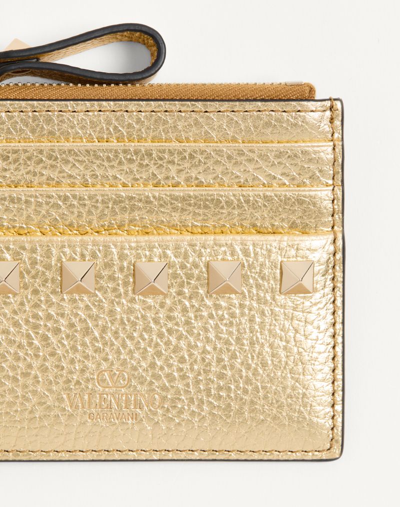 Porta-cartões Rockstud Zip Around em couro de bezerro granulado laminado