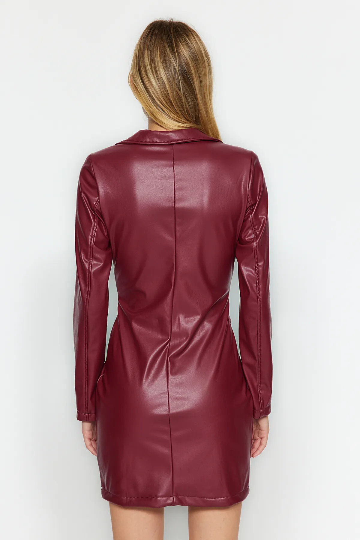 Trendyol Collection  Burgunderfarbenes Kleid aus gewebtem Kunstleder mit Schlitz und Taillendetail TWOAW22EL0554