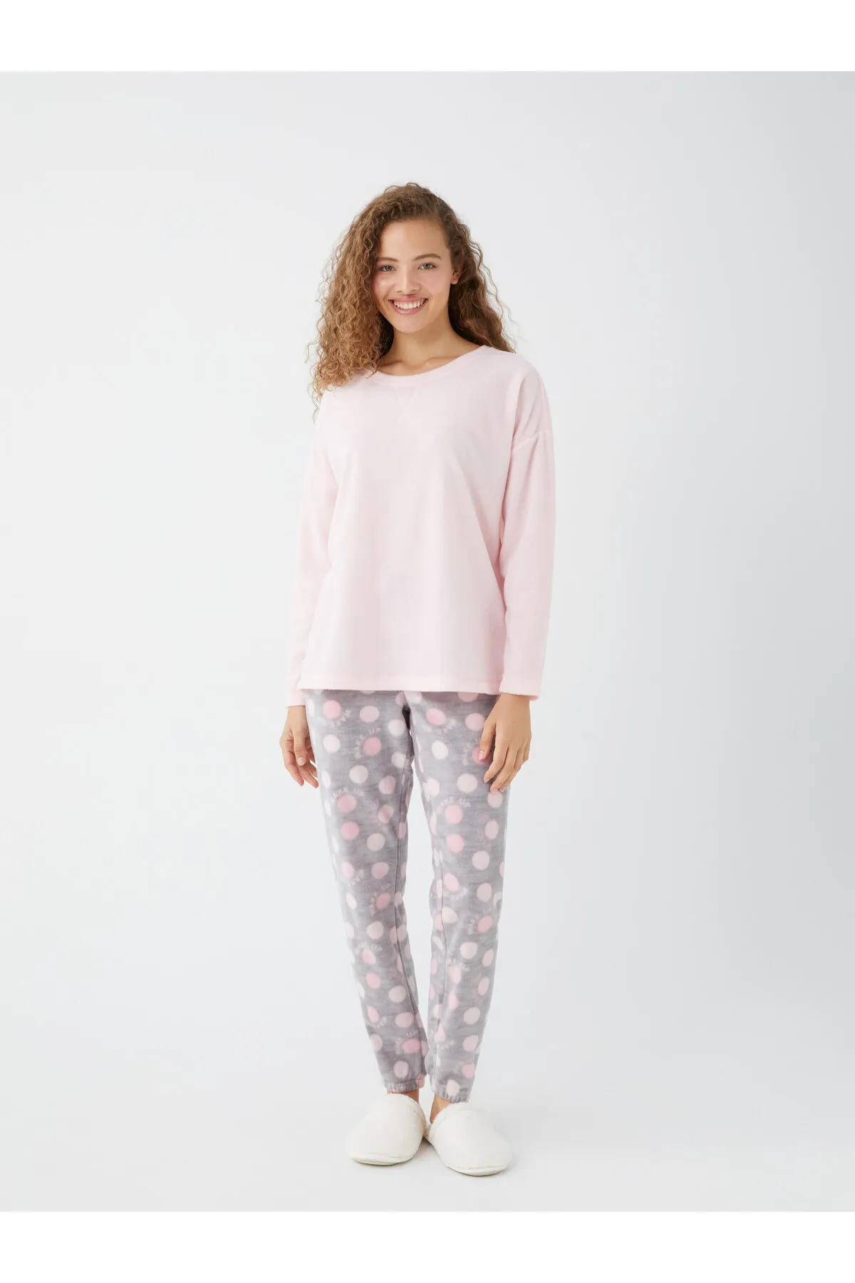LC Waikiki  Gemustertes Langarm-Pyjama-Set aus Fleece für Damen mit Rundhalsausschnitt