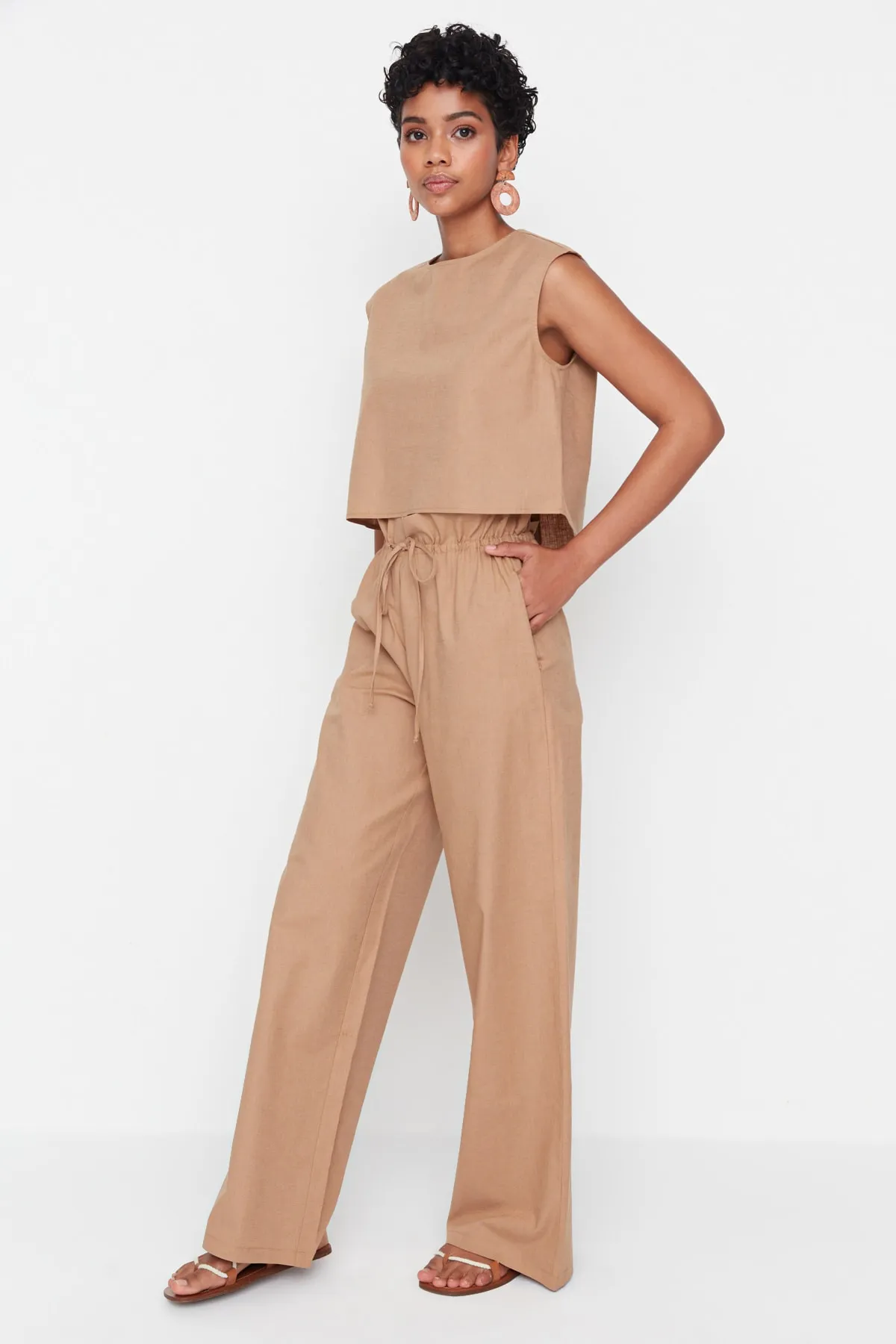 Trendyol Collection  Kamelfarbene Webhose mit weitem Bein TWOSS22PL00082